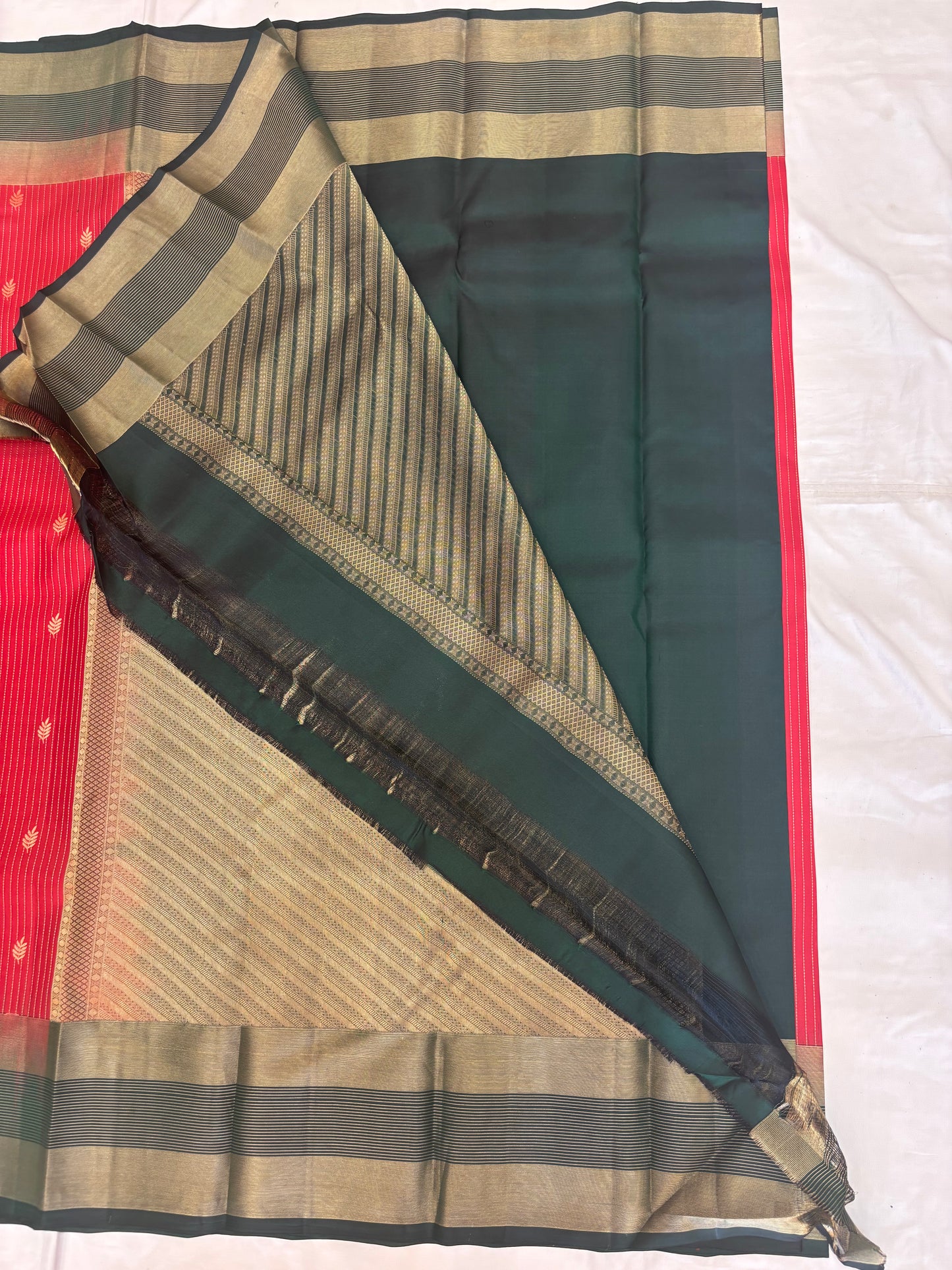 Lahavi red & bottle green softsilk saree vaira oosi design - Pure silk saree-set11