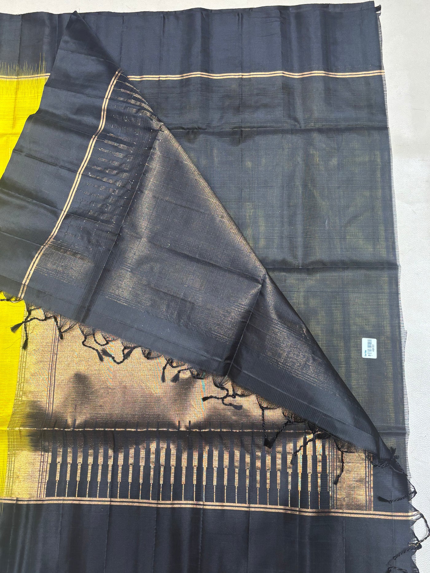 Vamika radium green & black handloom softsilk saree - Pure silk saree- contrast color