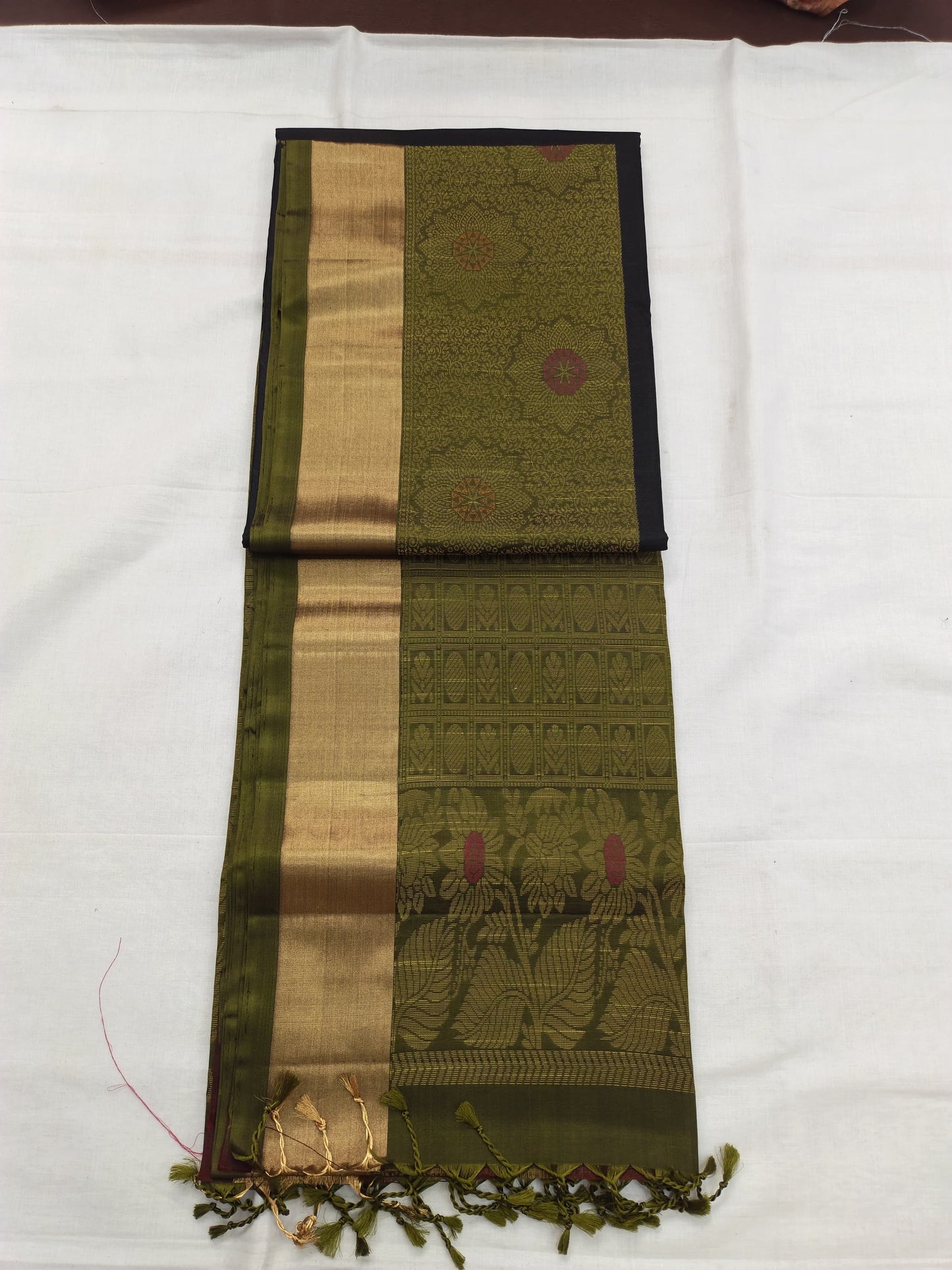 Karunguzhali handloom softsilk saree - Pure silk saree- AK1103