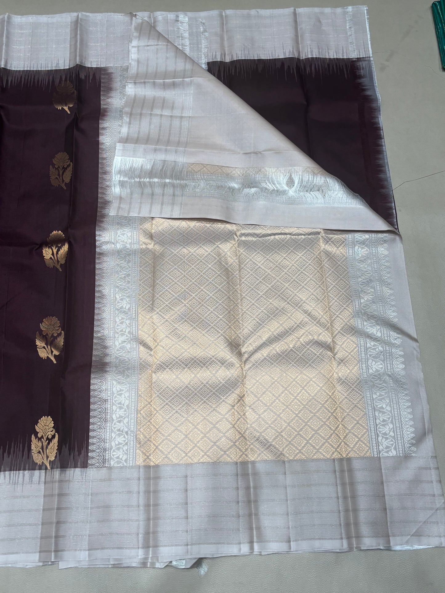 Niraavi coffee brown handloom softsilk saree - Pure silk saree