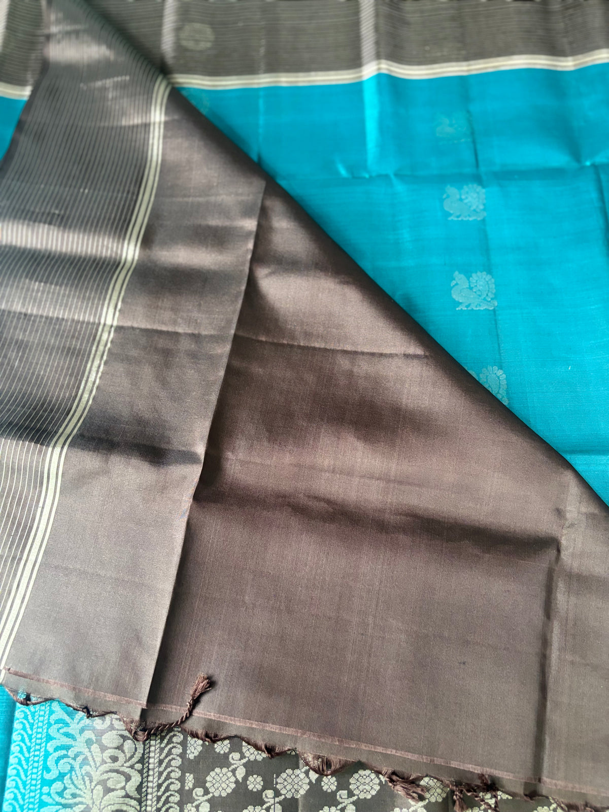 Indhu handloom softsilk saree - Pure silk saree