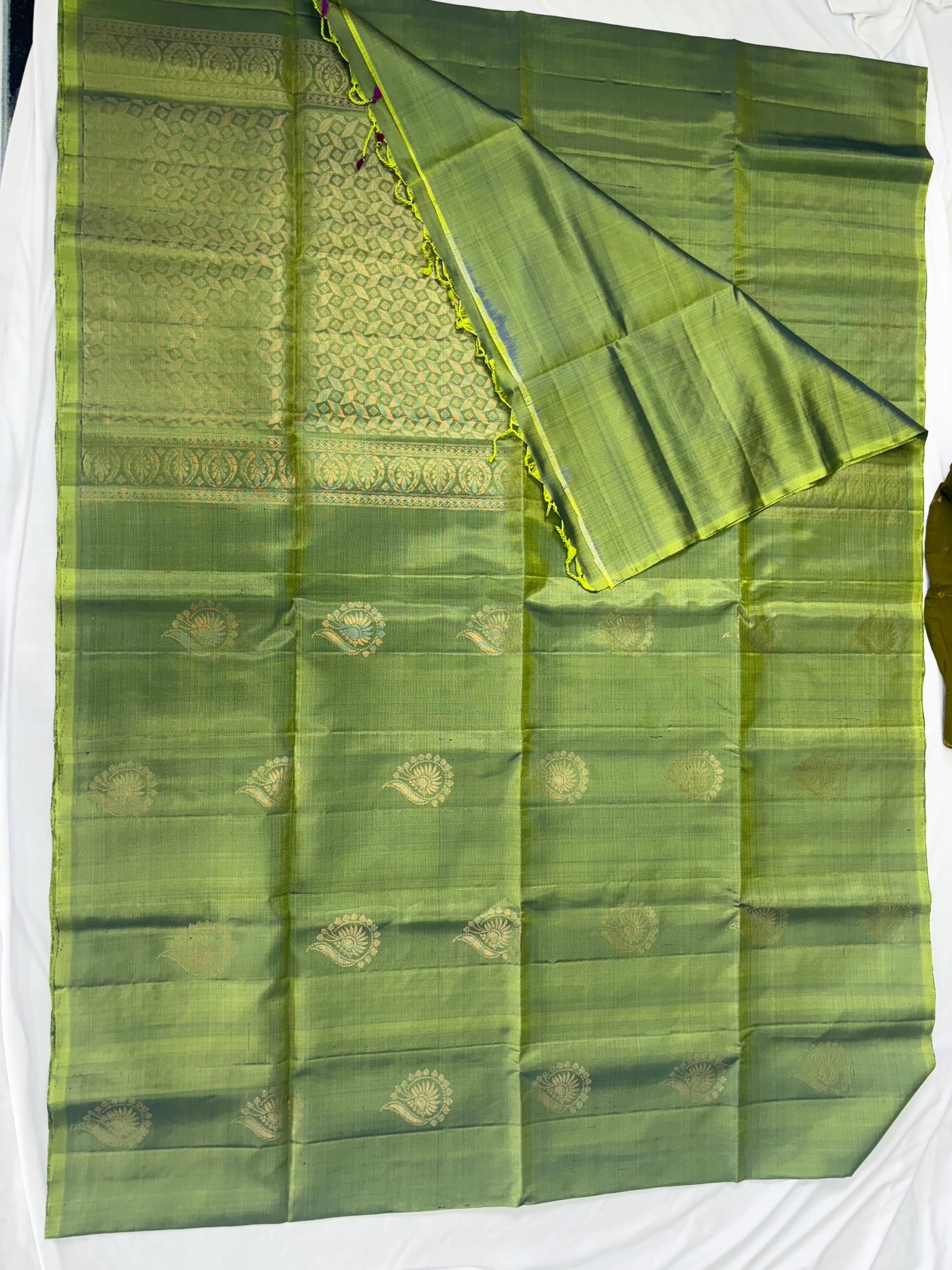 Vandhana handloom softsilk saree - Pure silk saree