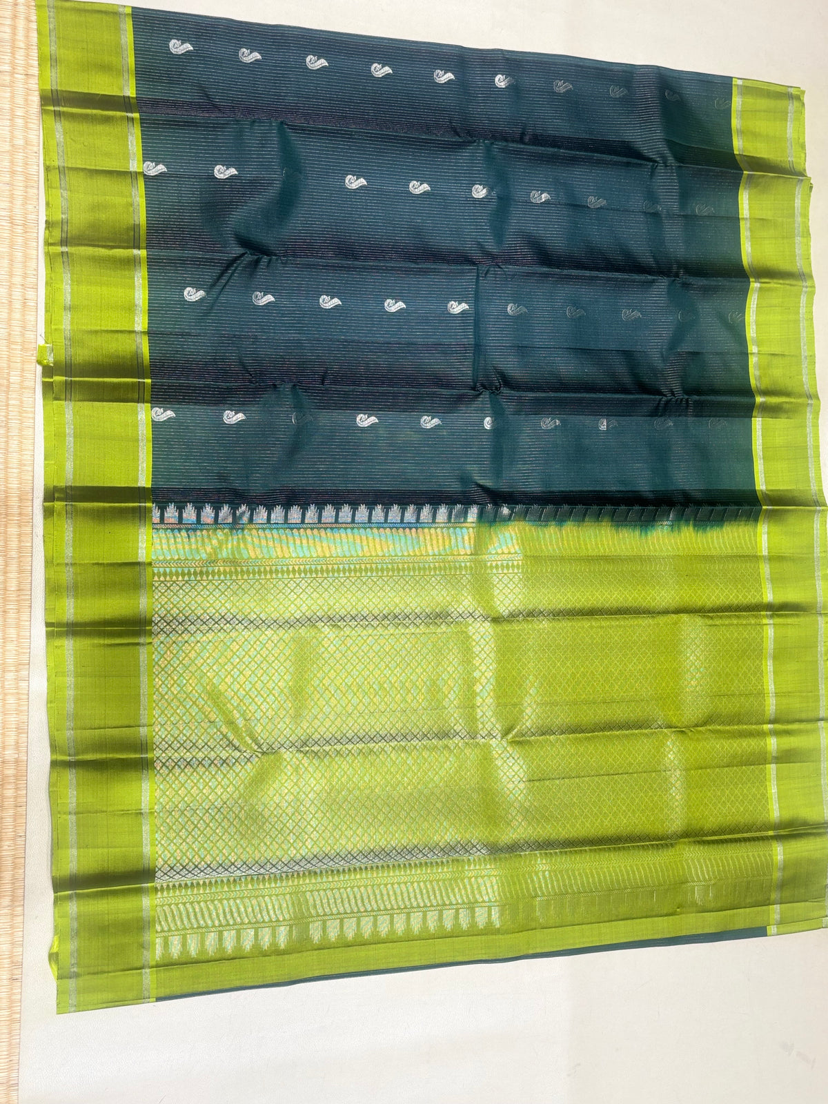 Yashika vaira oosi handloom softsilk saree - Pure silk saree