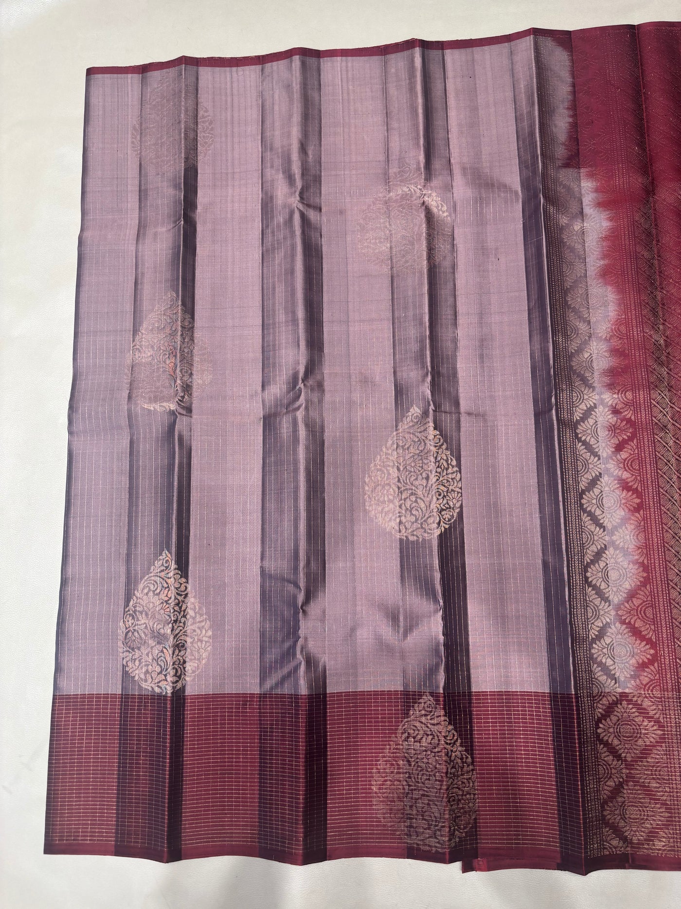 Vaidoori onion color handloom vaira oosi softsilk saree - Pure silk saree