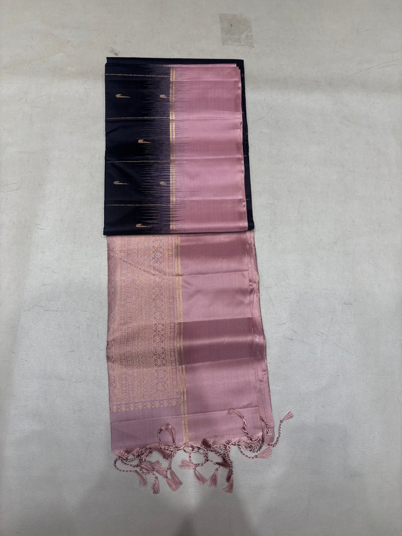 Leelavathi black handloom softsilk saree - Pure silk saree- contrast color