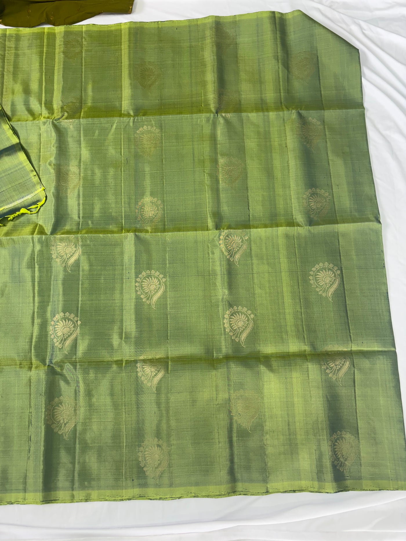 Vandhana handloom softsilk saree - Pure silk saree