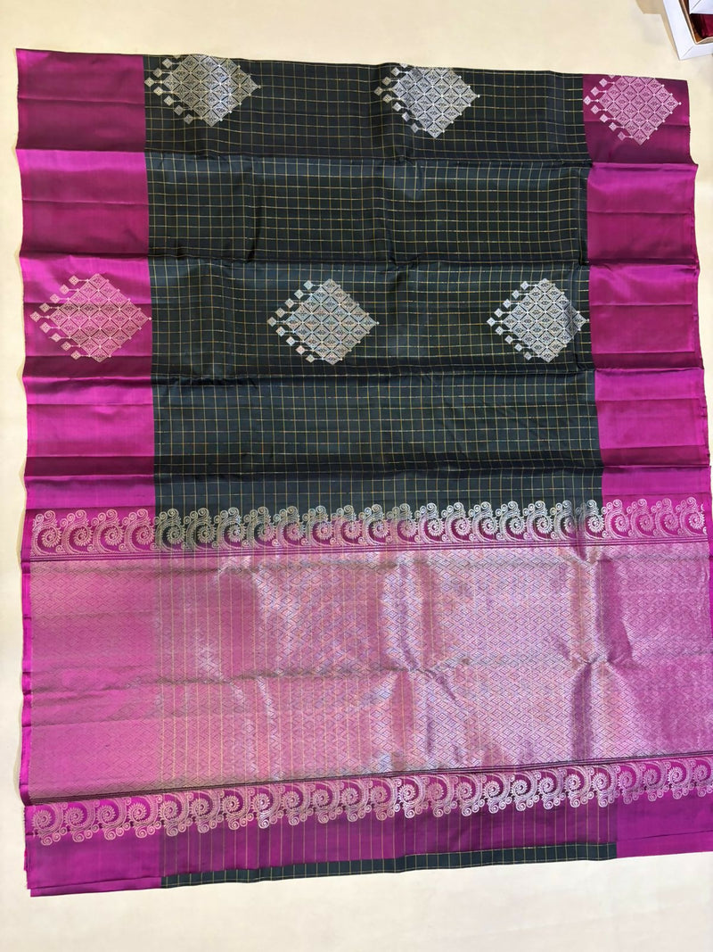 Thanima bottle green handloom softsilk saree - Pure silk saree