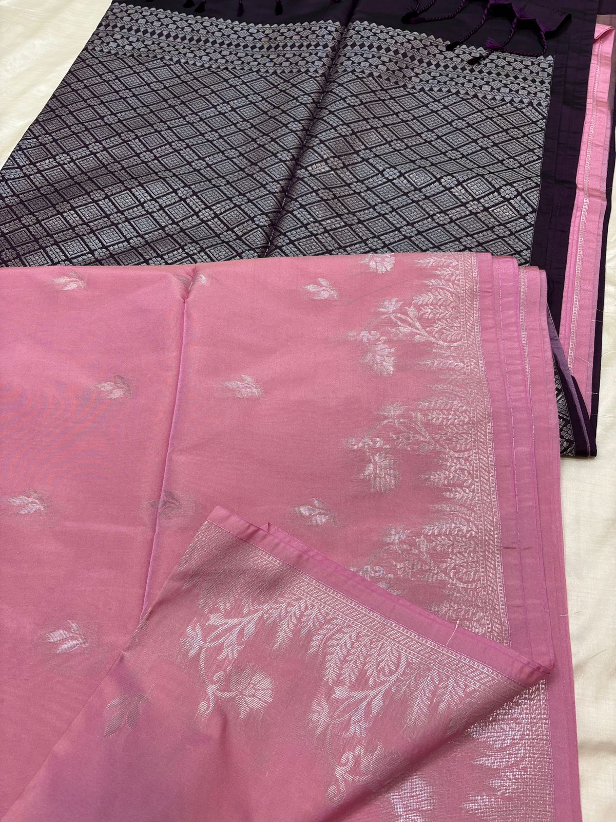 Semi Silk -Turning Borders