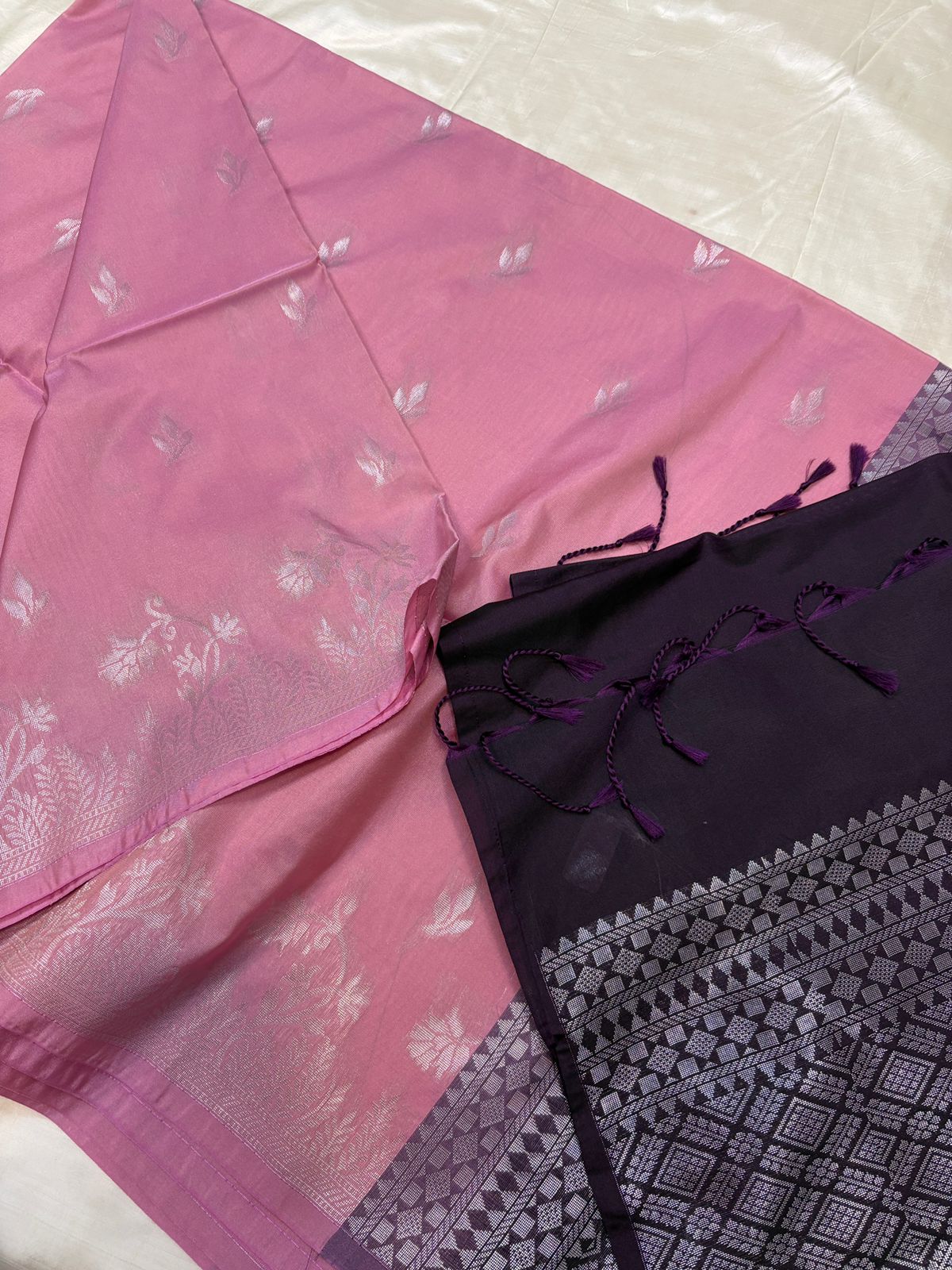Semi Silk -Turning Borders