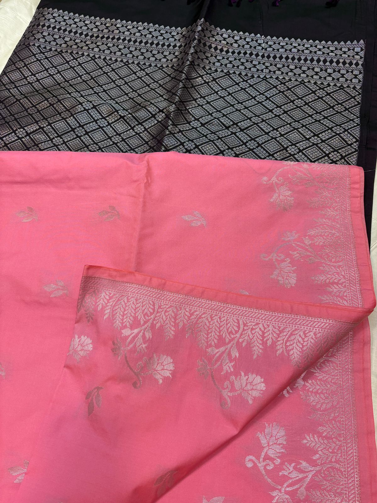 Semi Silk -Turning Borders