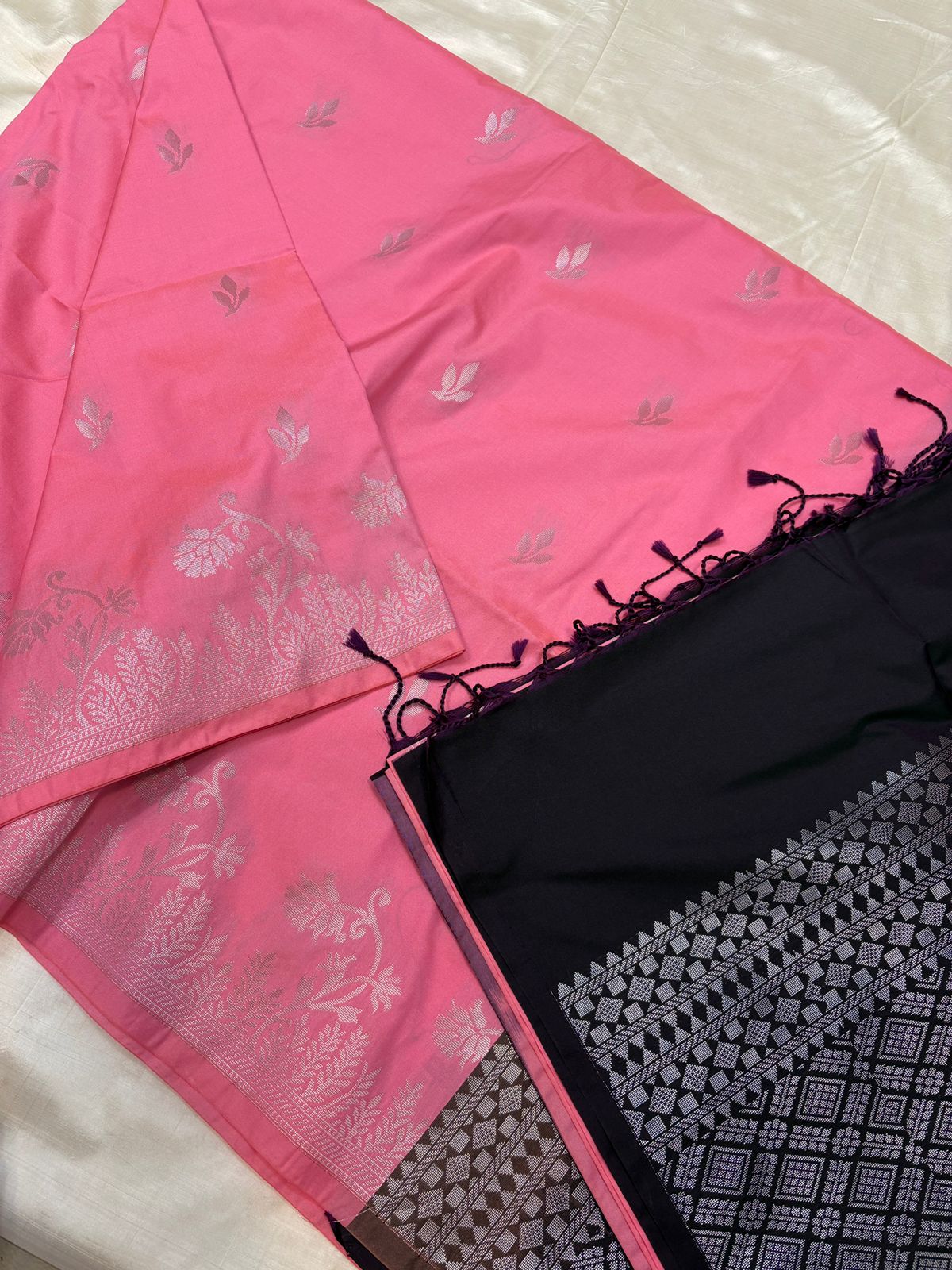 Semi Silk -Turning Borders
