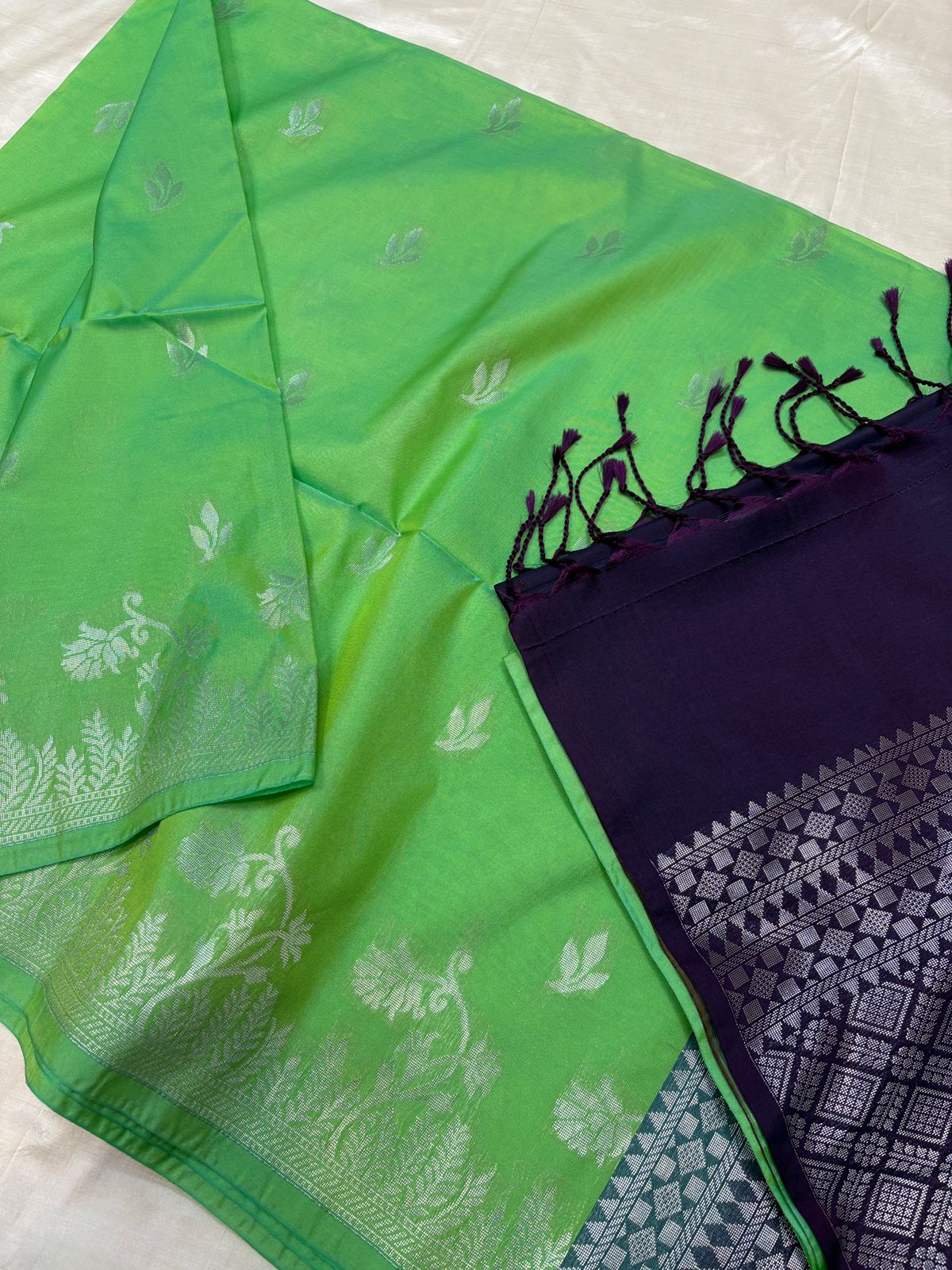 Semi Silk -Turning Borders