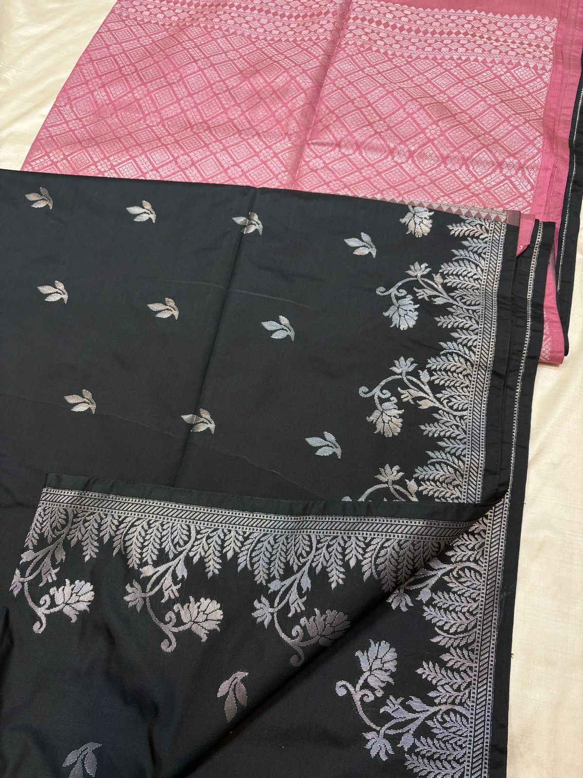 Semi Silk -Turning Borders