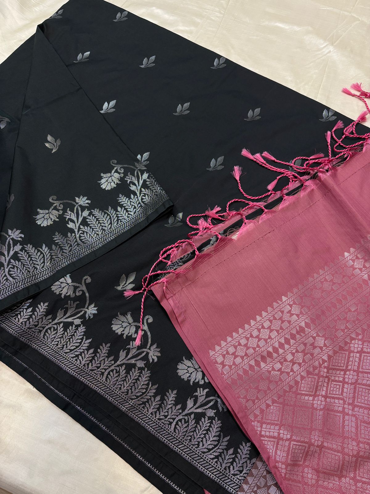 Semi Silk -Turning Borders