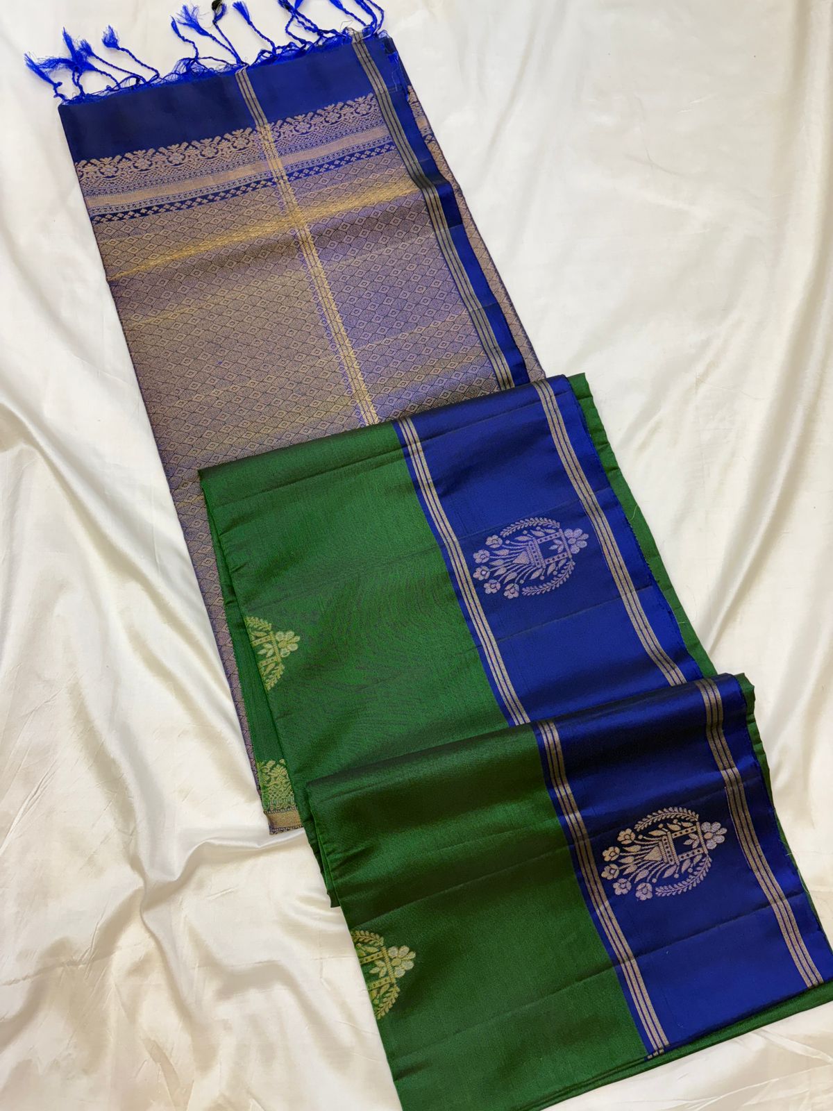 Uppada  Contrast Borders