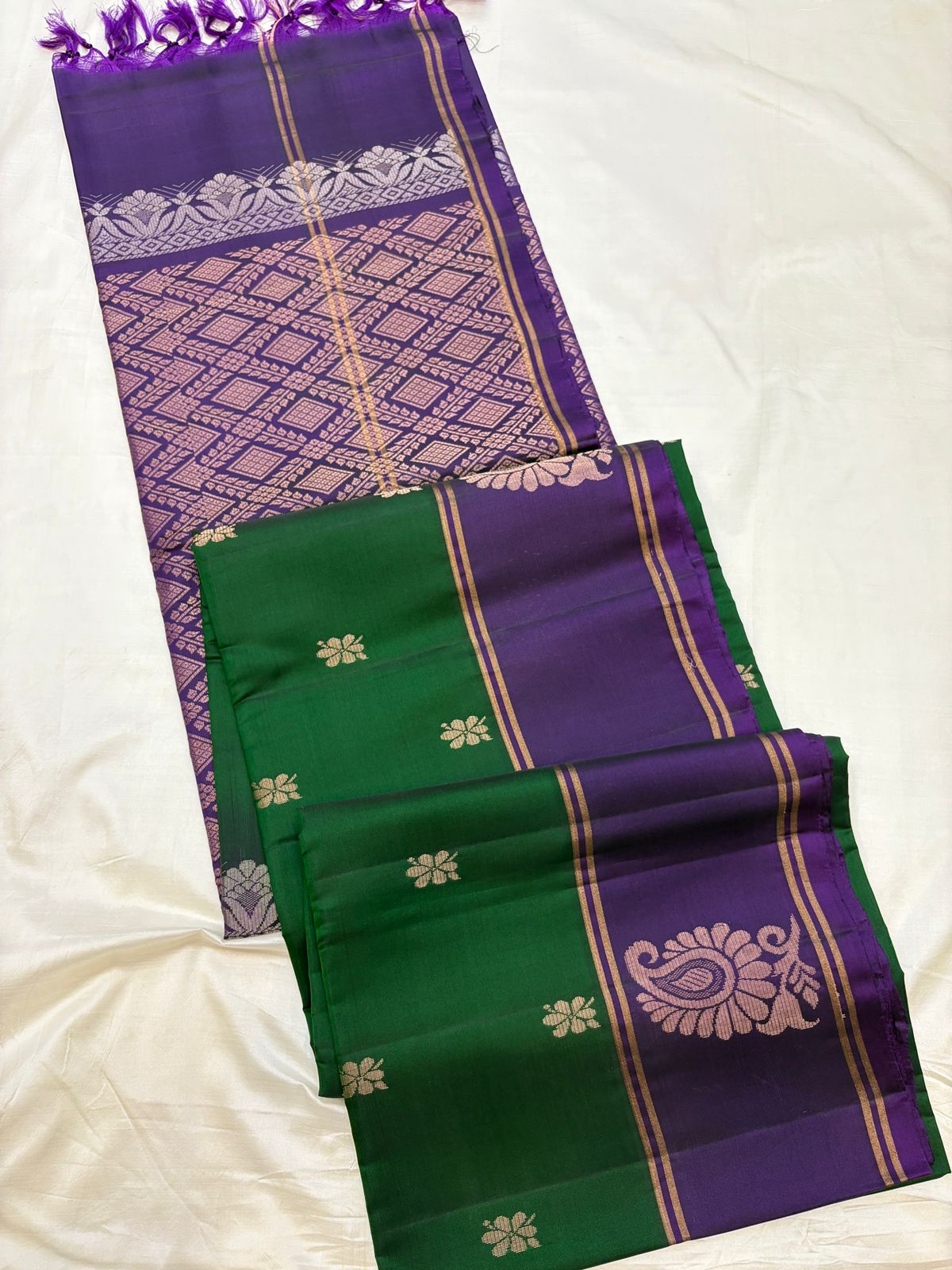 Uppada Contrast Borders