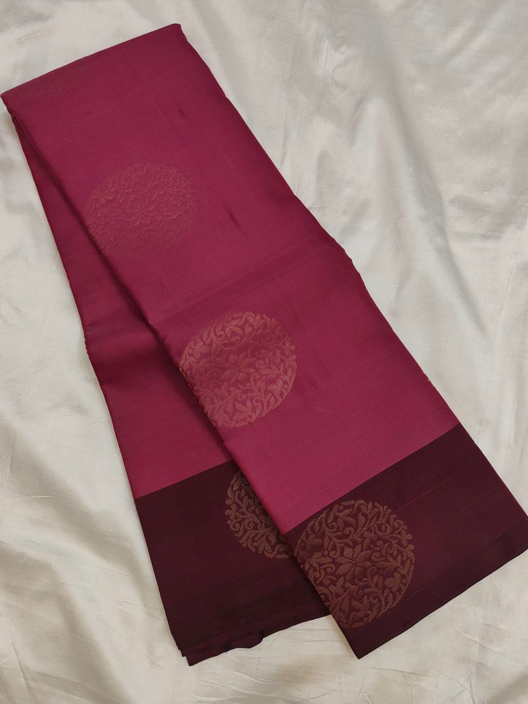 Soft Silk - Contrast borders