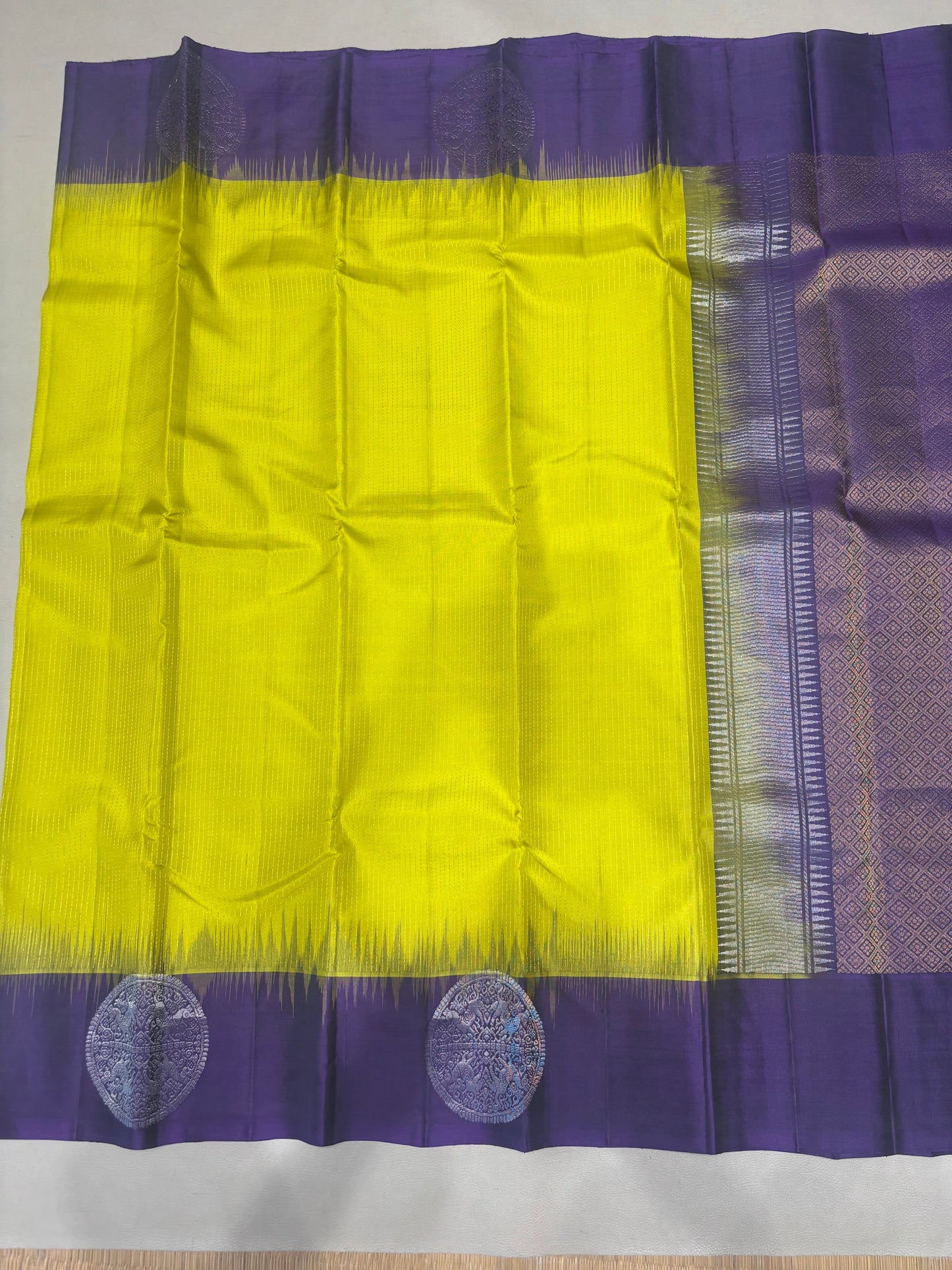 Vaidhika vaira oosi design handloom softsilk saree - Pure silk saree-AK1112