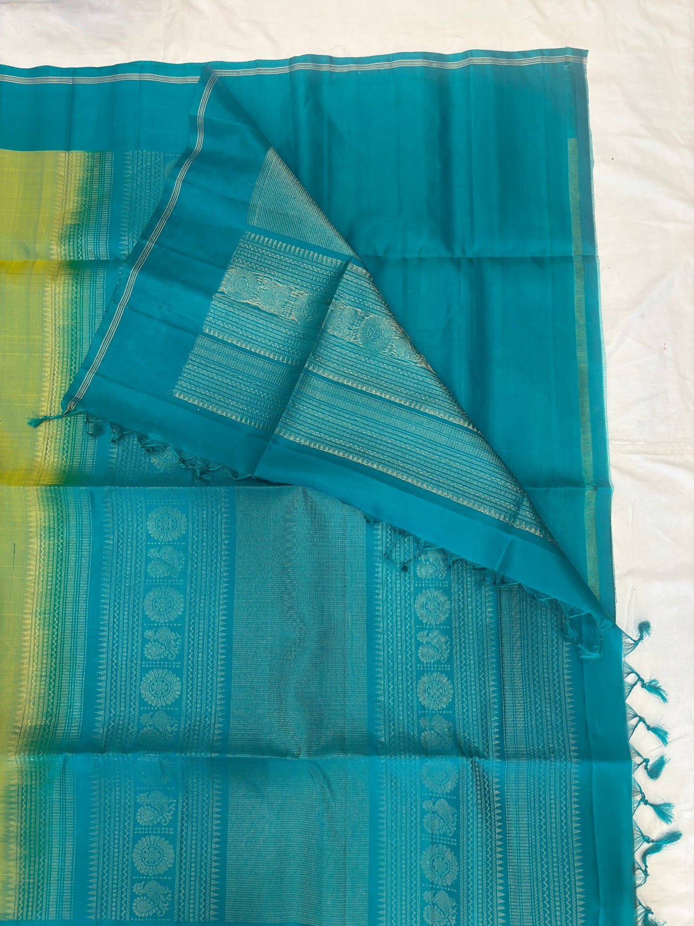 Airaa handloom softsilk saree - Pure silk saree