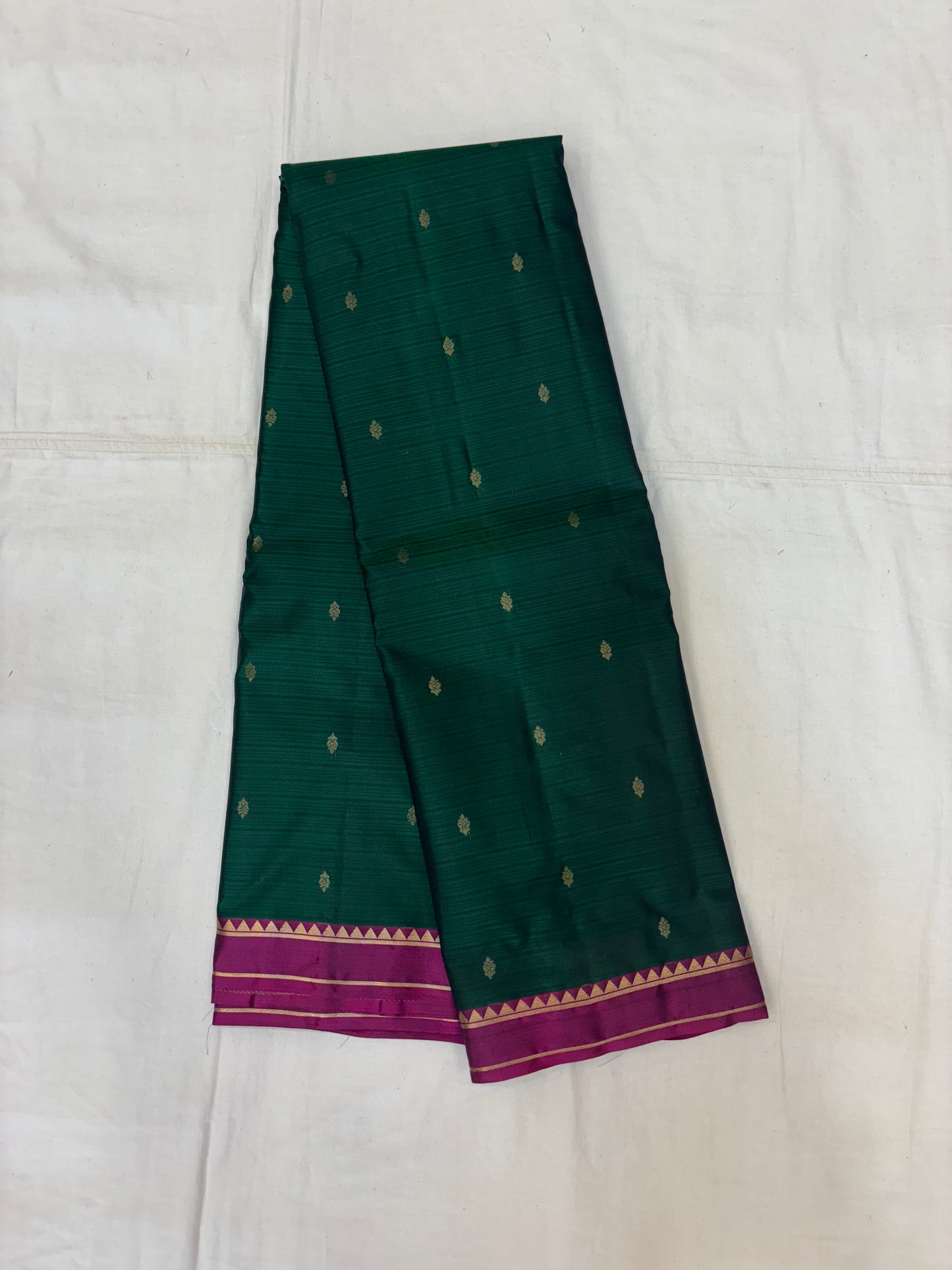 Ezhini bottle green Kanchi silk saree