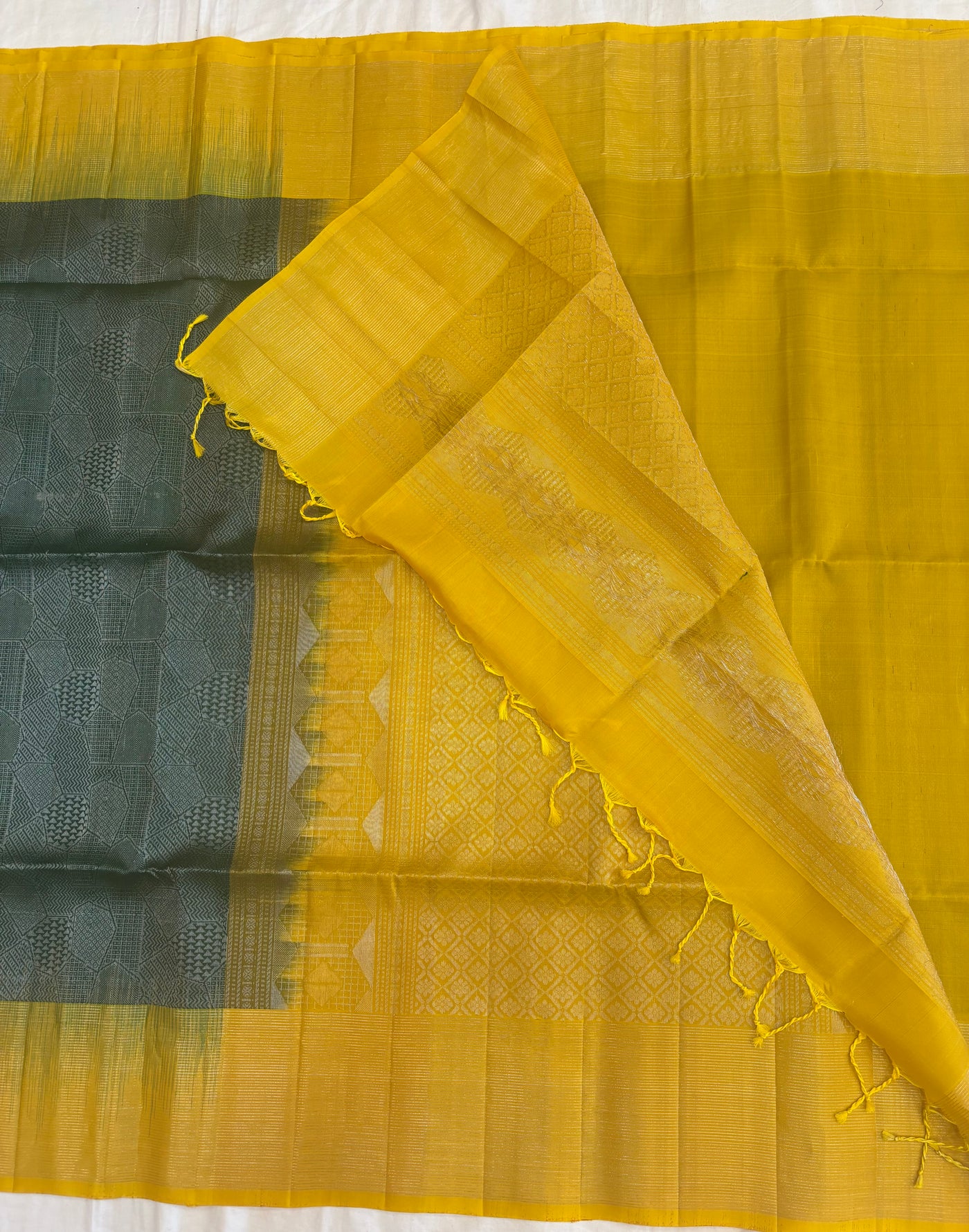 Kayalvizhi all self handloom softsilk saree - Pure silk saree