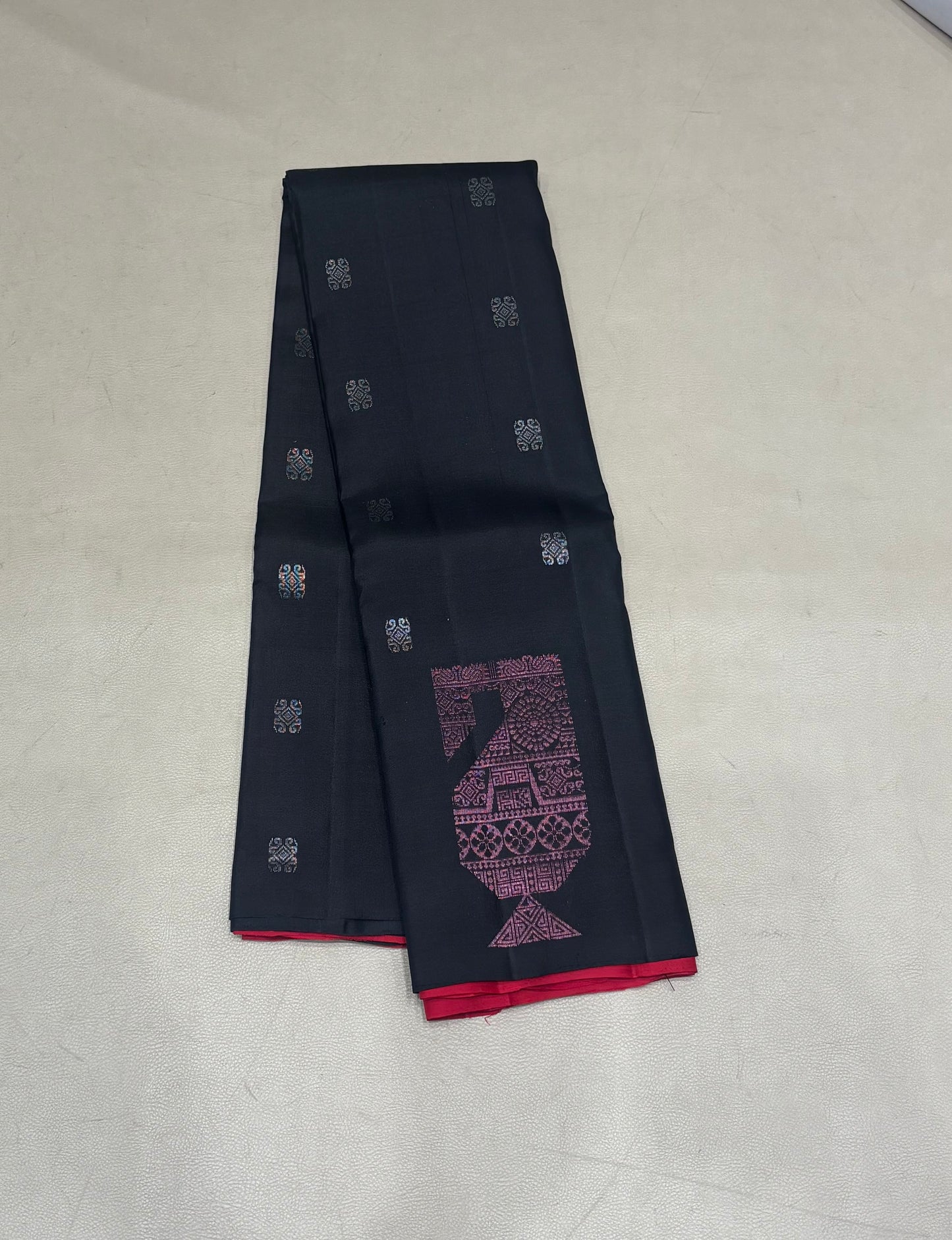 Vaeru black & red handloom softsilk saree - Pure silk saree