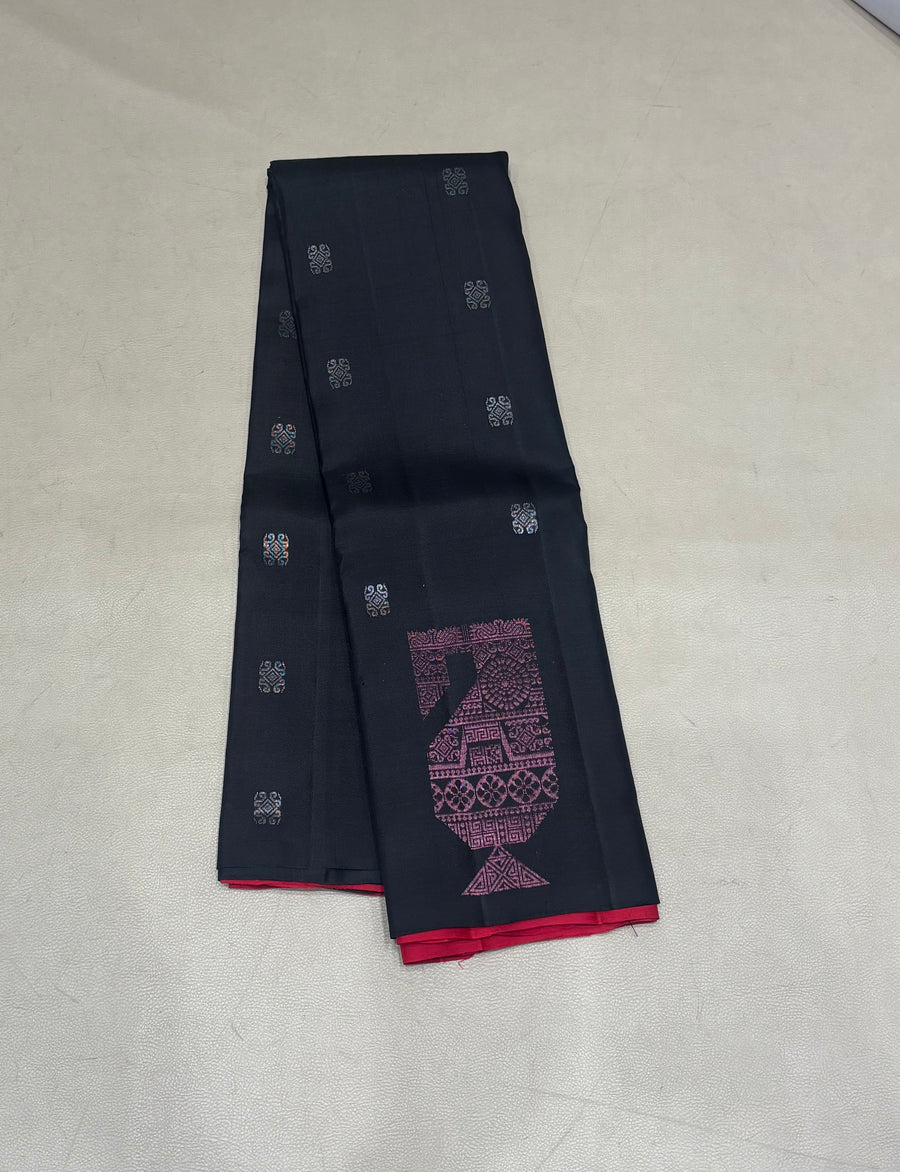 Vaeru black & red handloom softsilk saree - Pure silk saree
