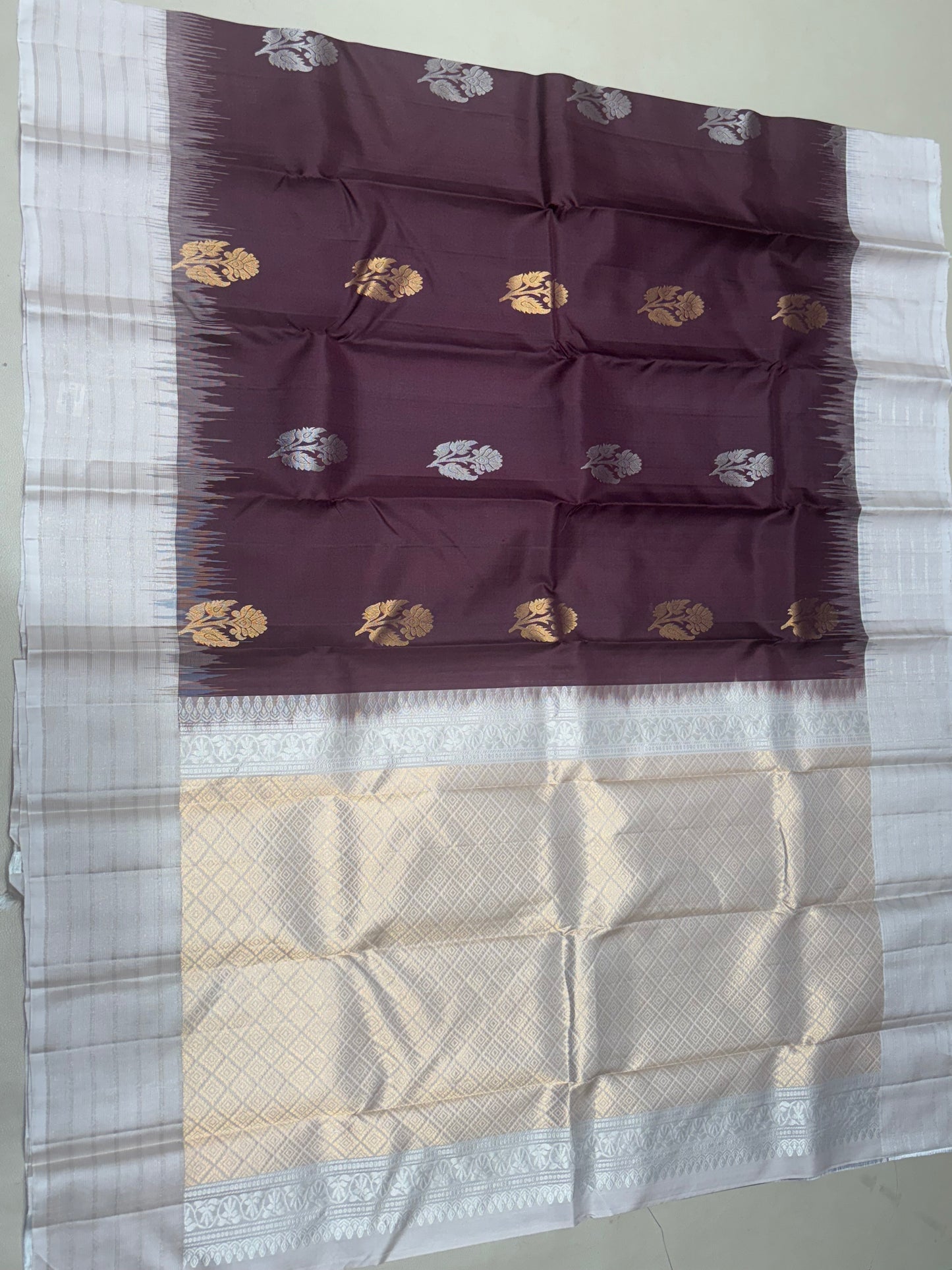 Niraavi coffee brown handloom softsilk saree - Pure silk saree