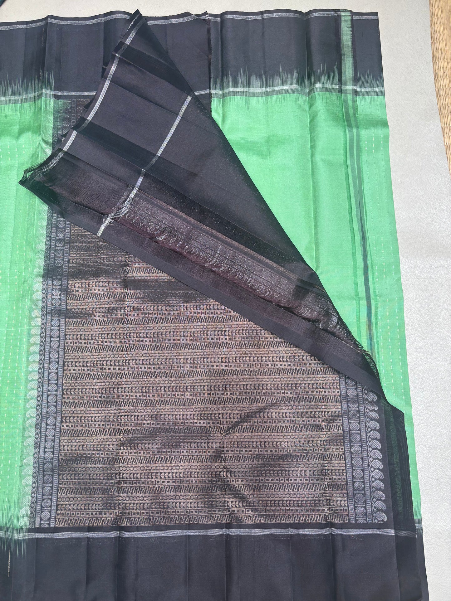 Melinam green & black handloom softsilk saree - Pure silk saree