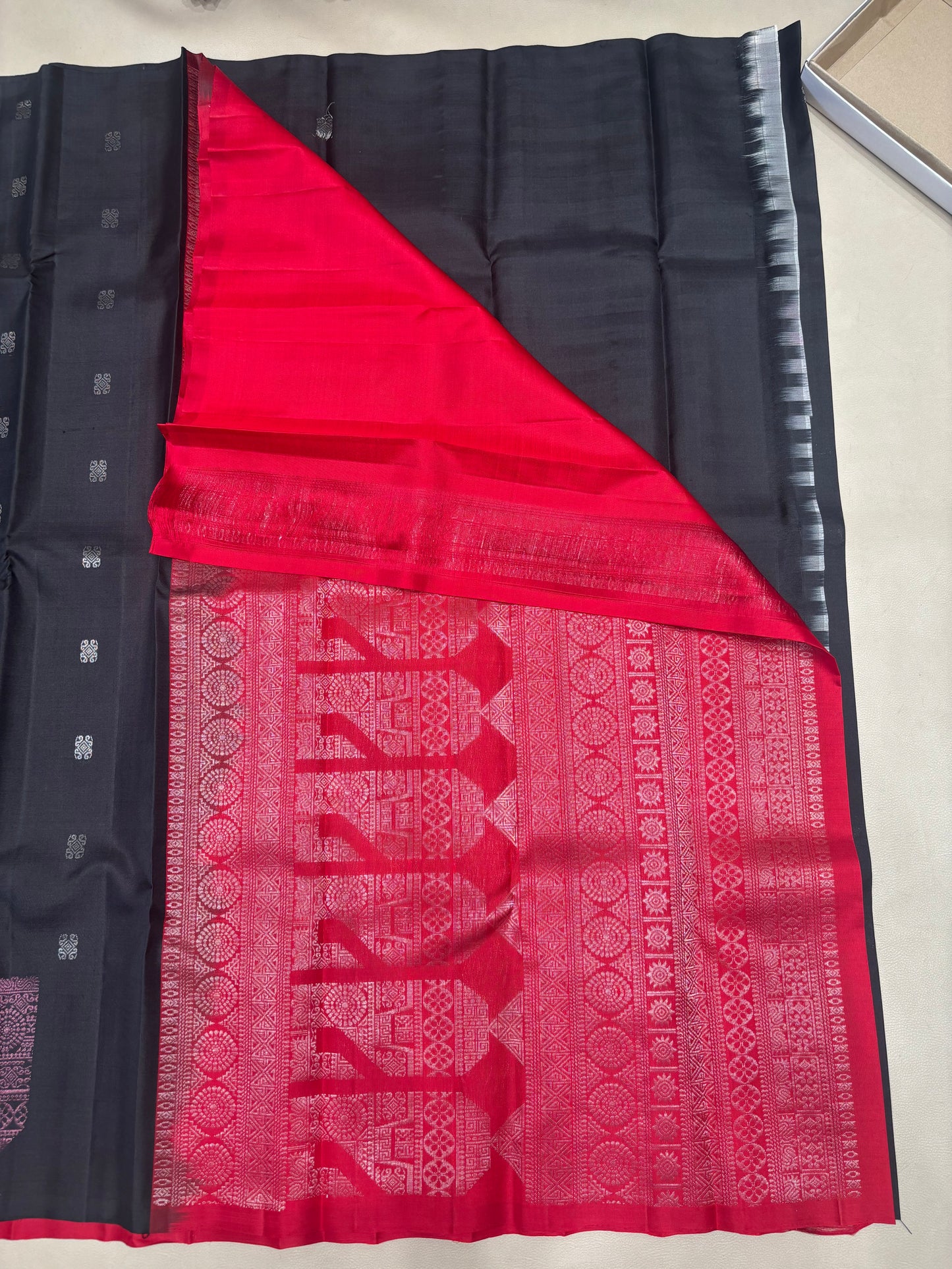Vaeru black & red handloom softsilk saree - Pure silk saree
