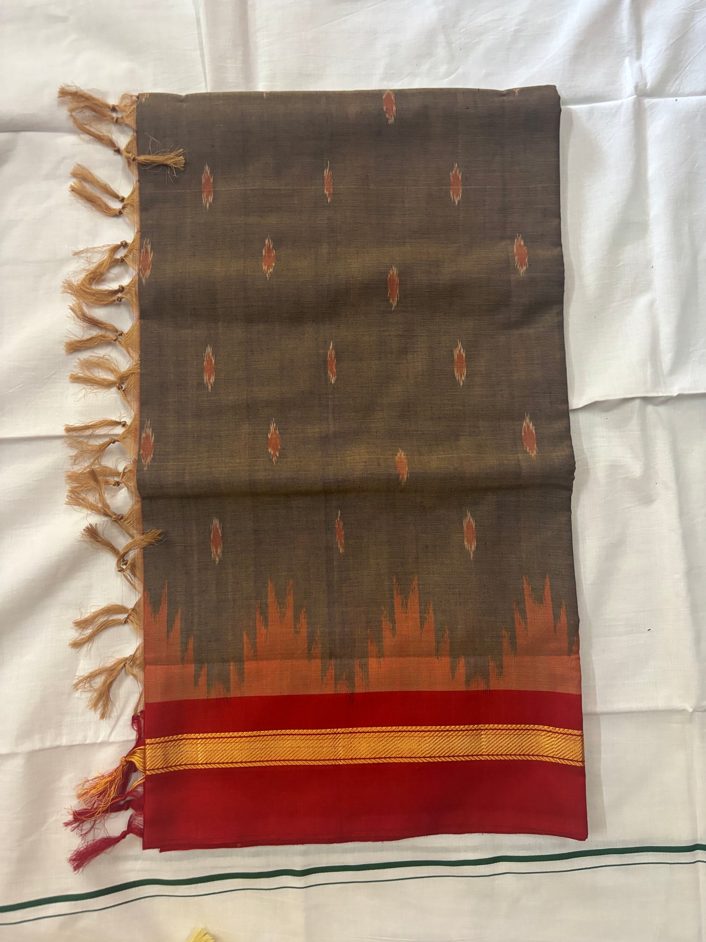 Tanvitha handloom Chettinad pure cotton saree with temple border - no blouse