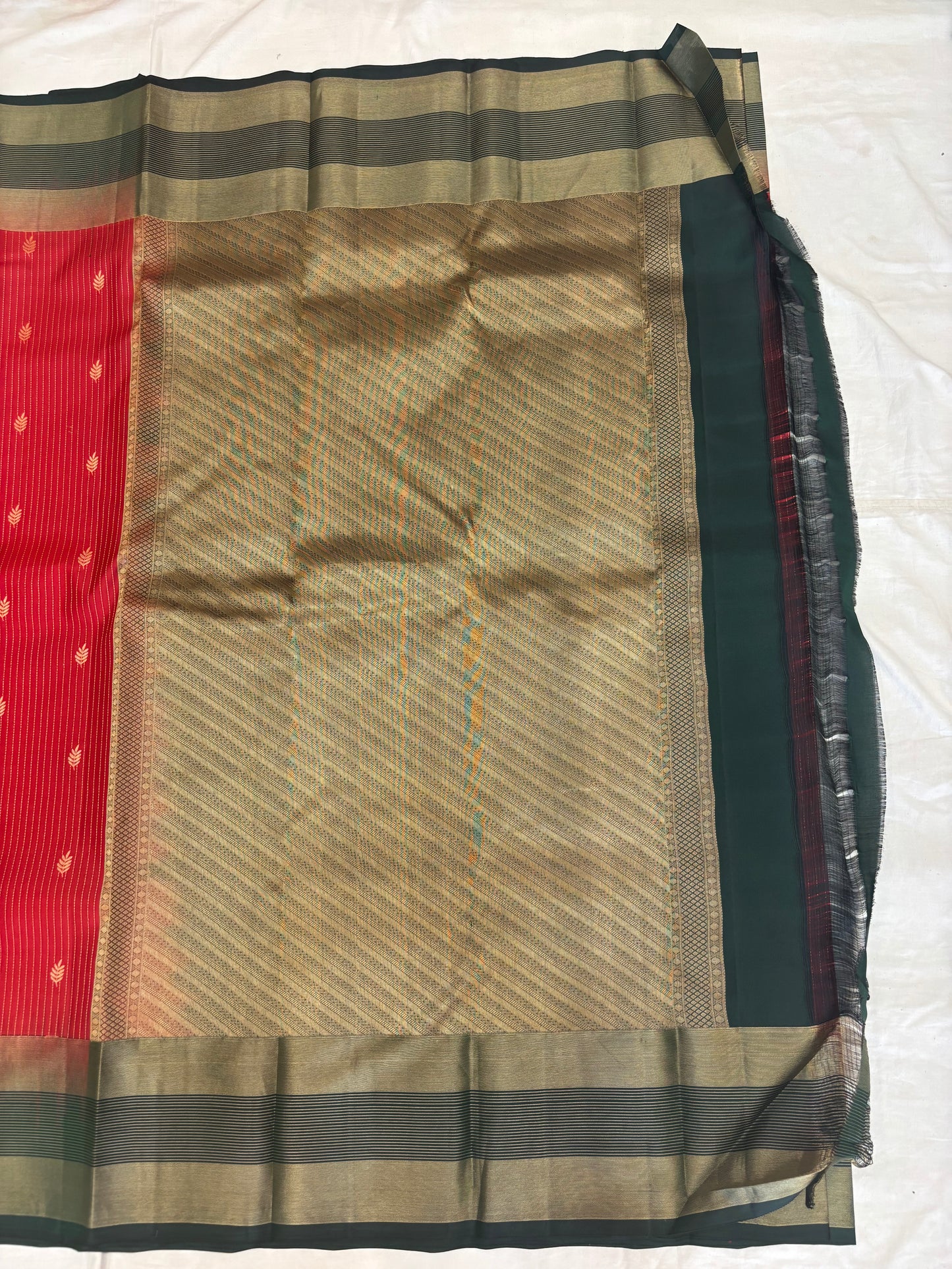 Lahavi red & bottle green softsilk saree vaira oosi design - Pure silk saree-set11