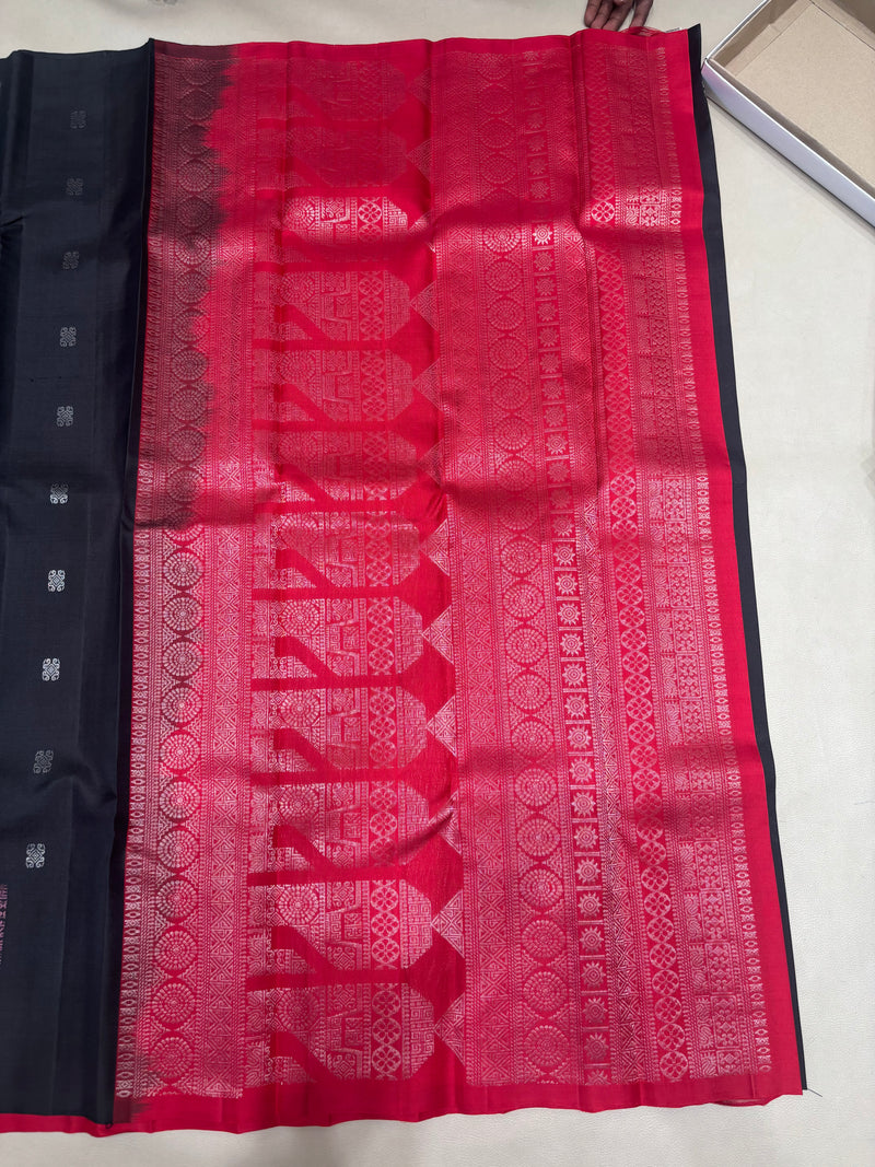Vaeru black & red handloom softsilk saree - Pure silk saree