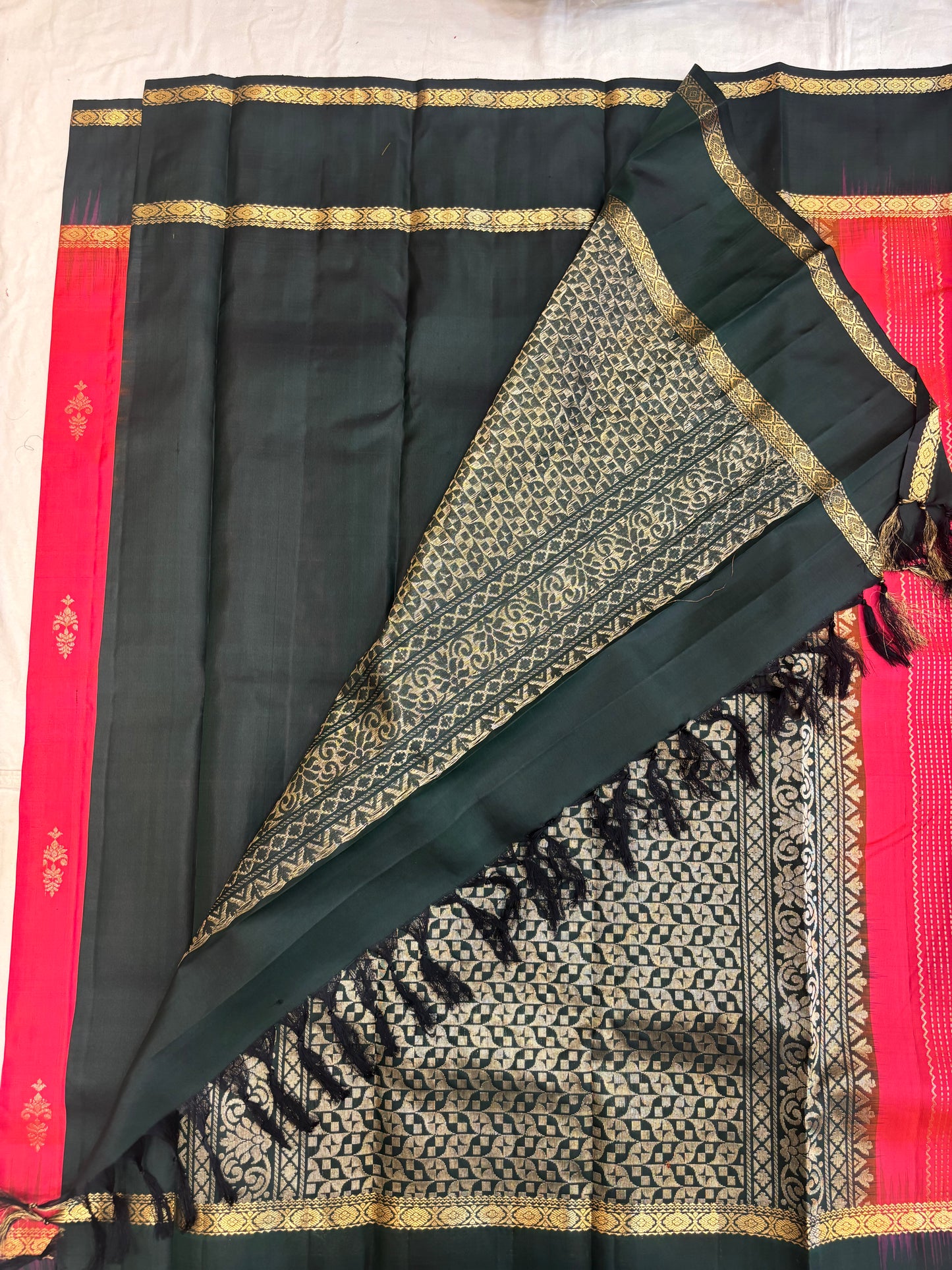 Vandhana handloom softsilk saree - Pure silk saree