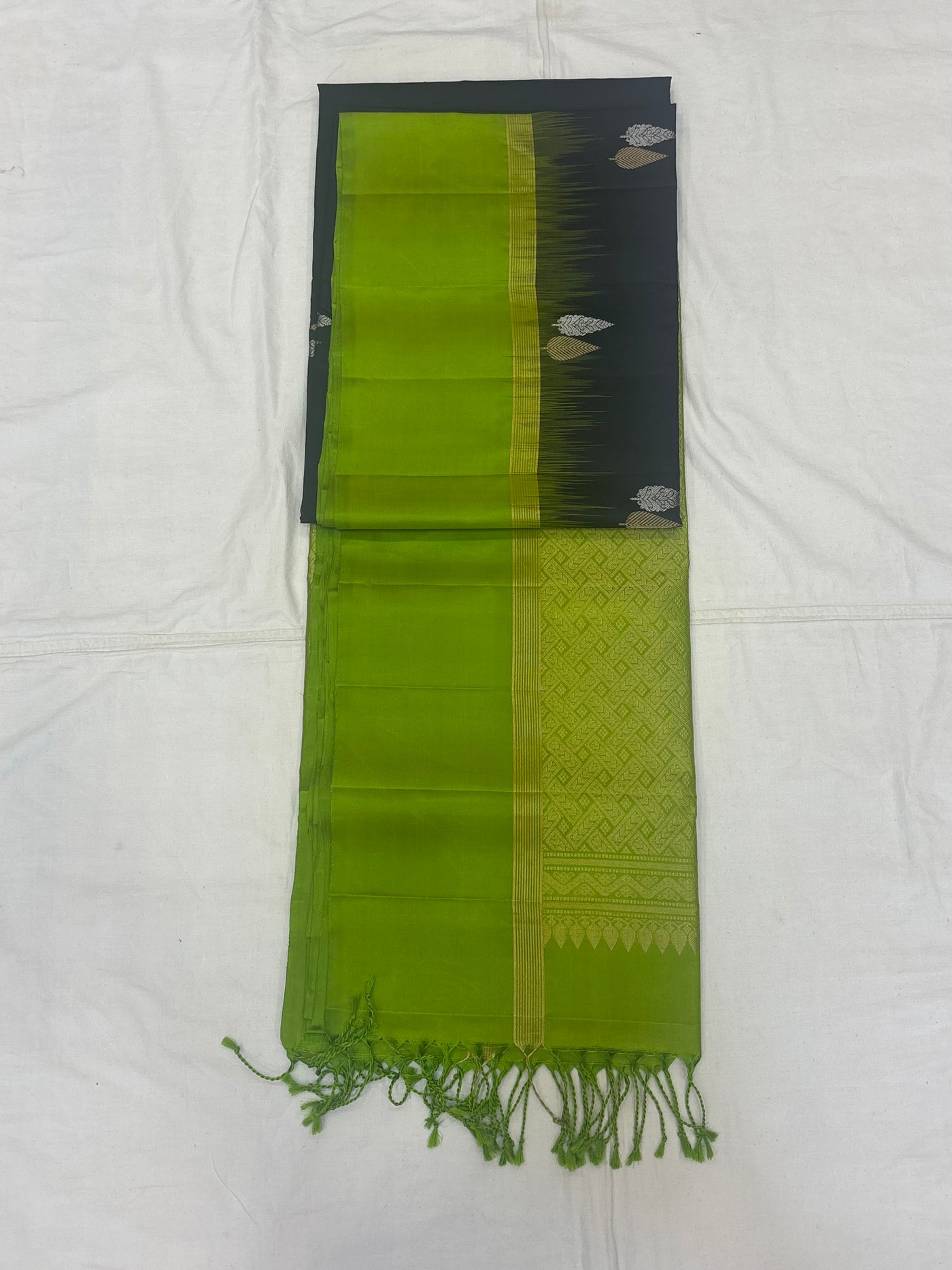 Vainavi handloom softsilk saree - Pure silk saree