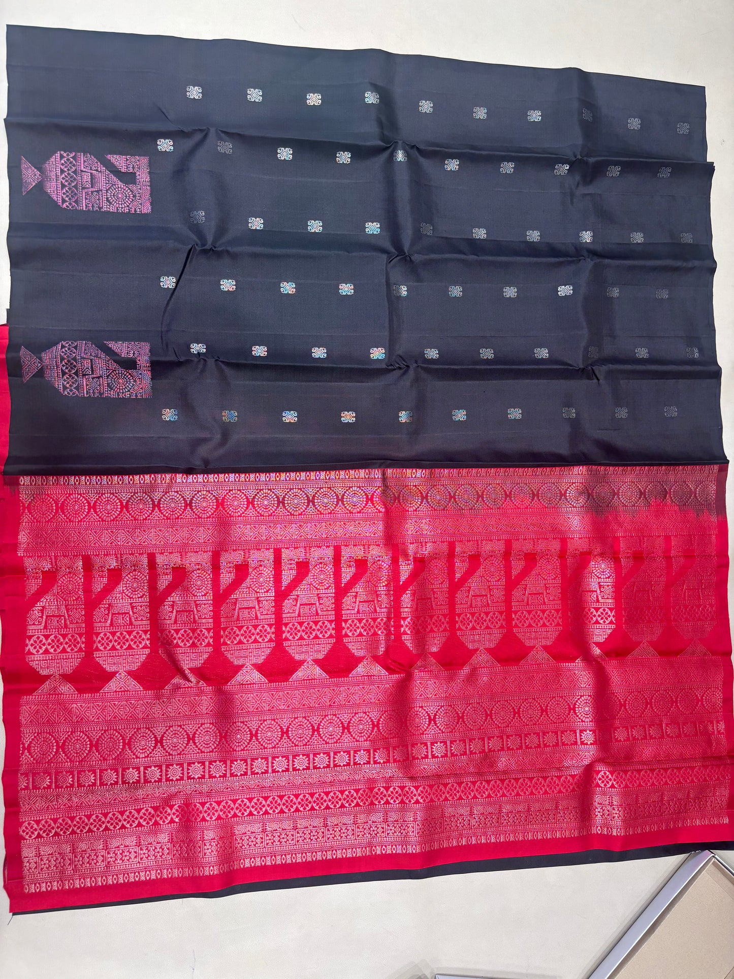 Vaeru black & red handloom softsilk saree - Pure silk saree