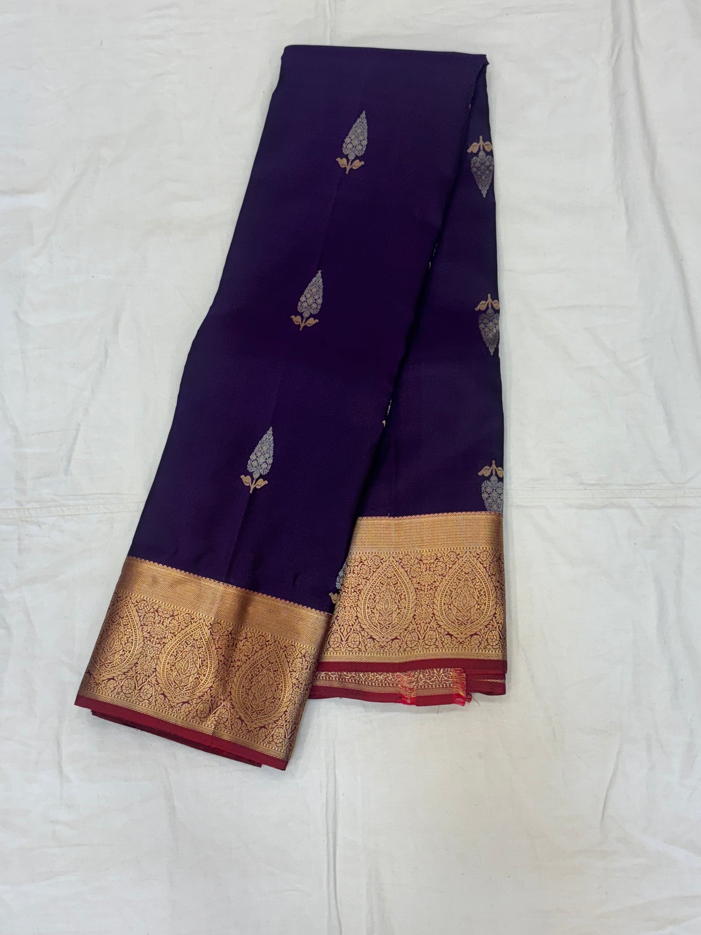 Aavini handloom softsilk saree - Pure silk saree