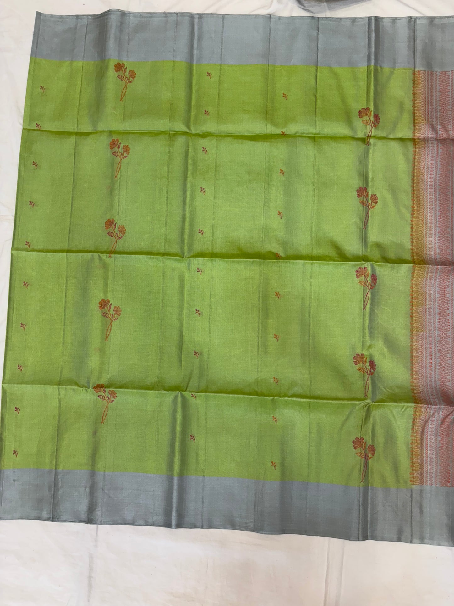 Raaha green softsilk saree with thread work - Pure silk saree - no zari
