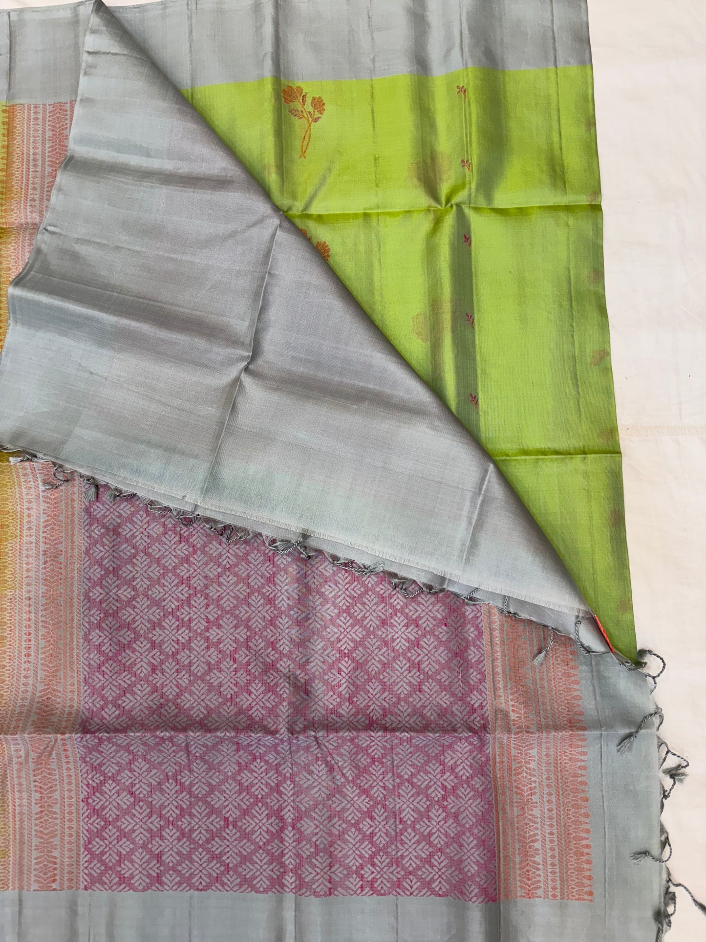 Raaha green softsilk saree with thread work - Pure silk saree - no zari