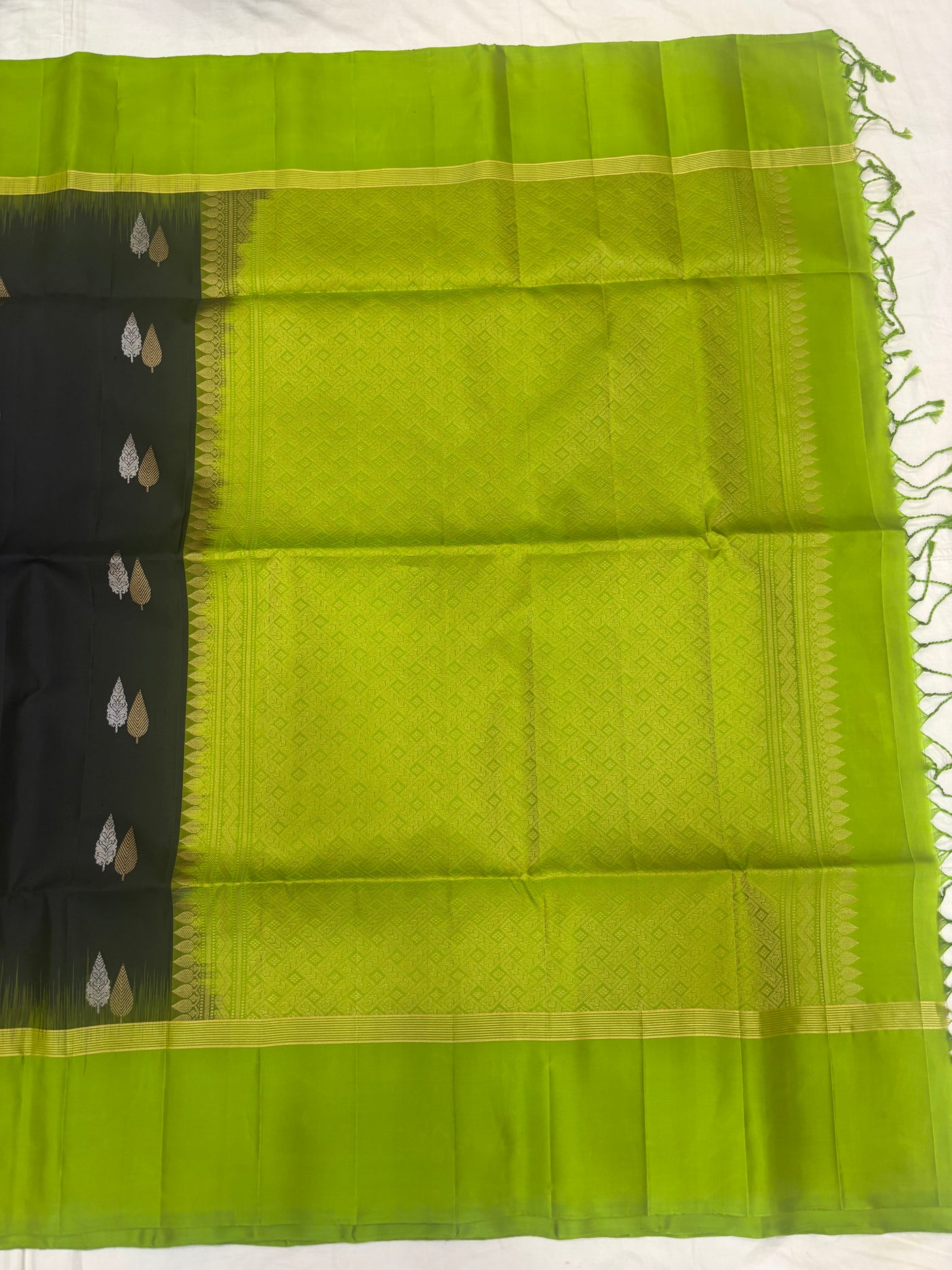 Vainavi handloom softsilk saree - Pure silk saree