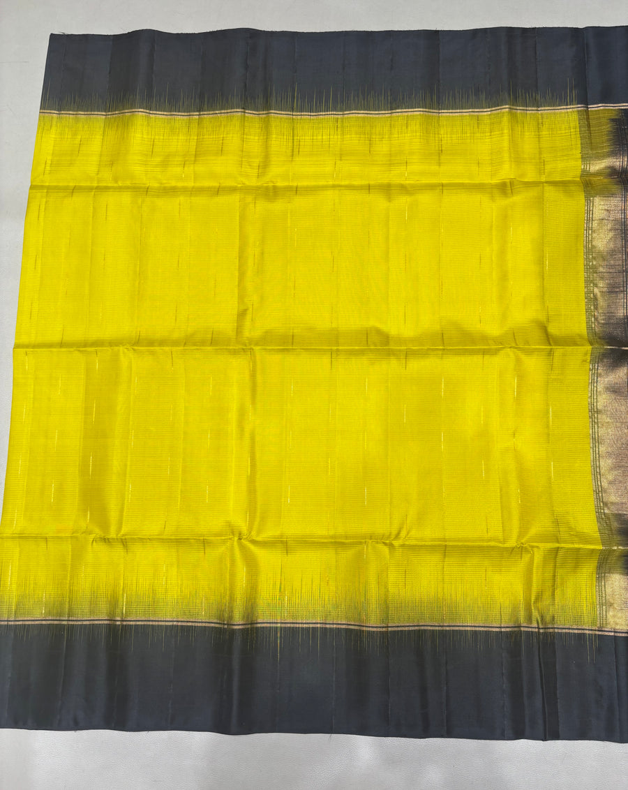 Vamika radium green & black handloom softsilk saree - Pure silk saree- contrast color