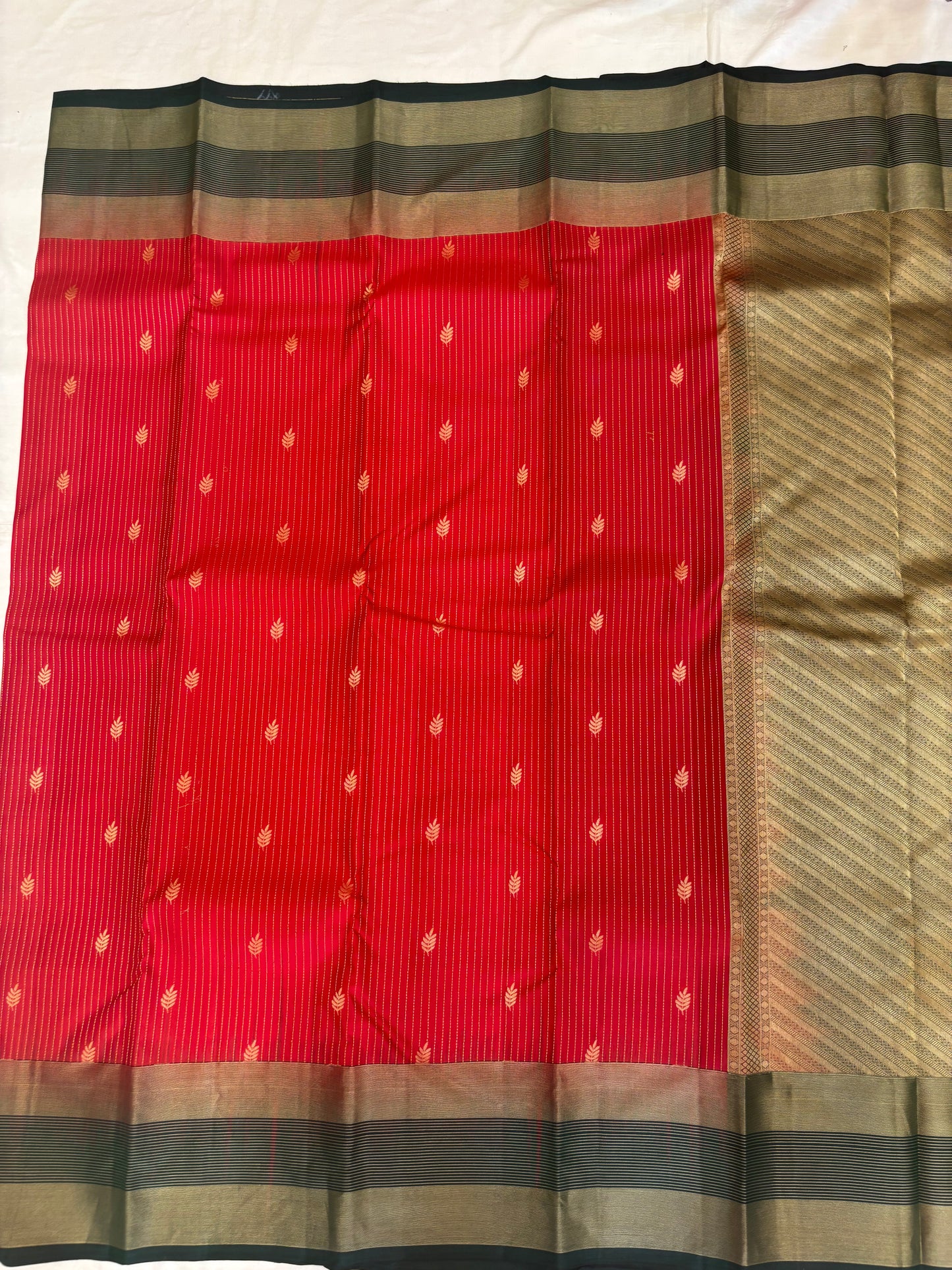 Lahavi red & bottle green softsilk saree vaira oosi design - Pure silk saree-set11