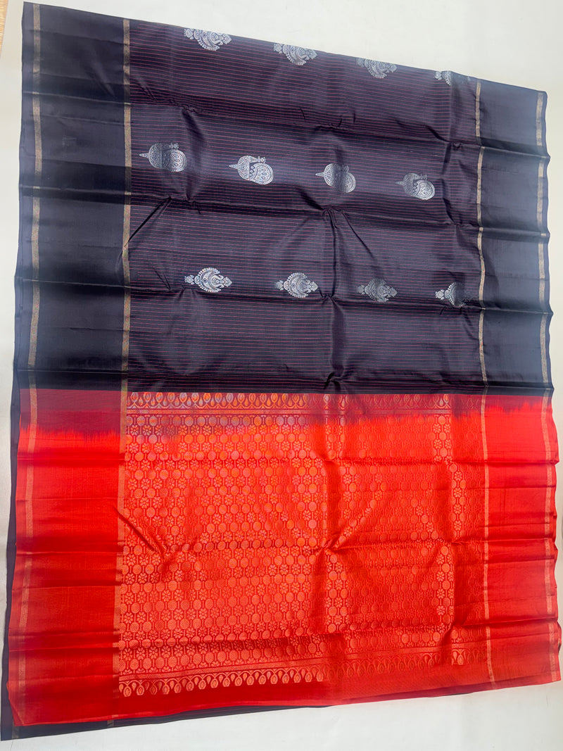 Kaarkuzhal black handloom softsilk saree - Pure silk saree