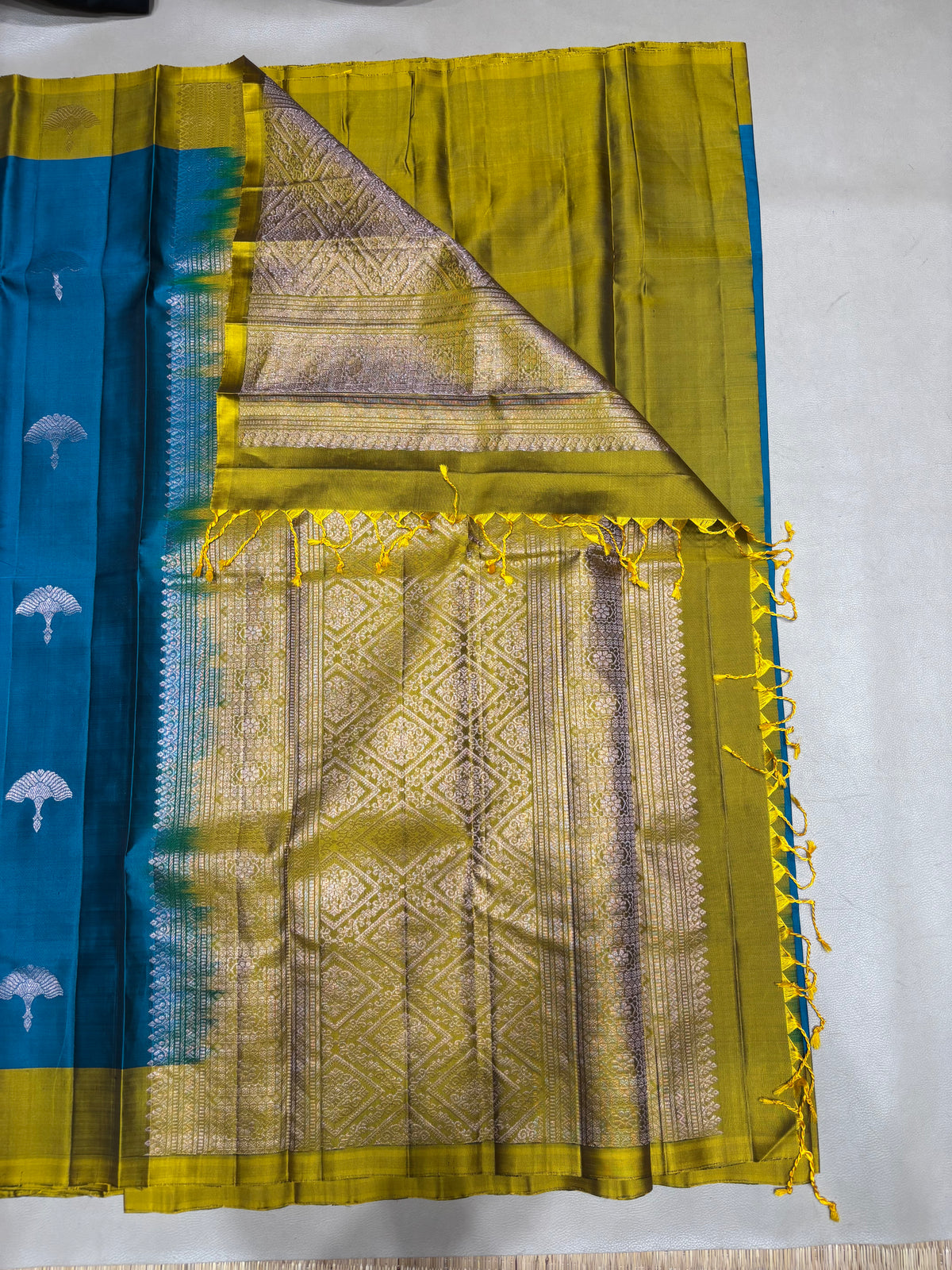 Kavitha pure mix handloom softsilk saree