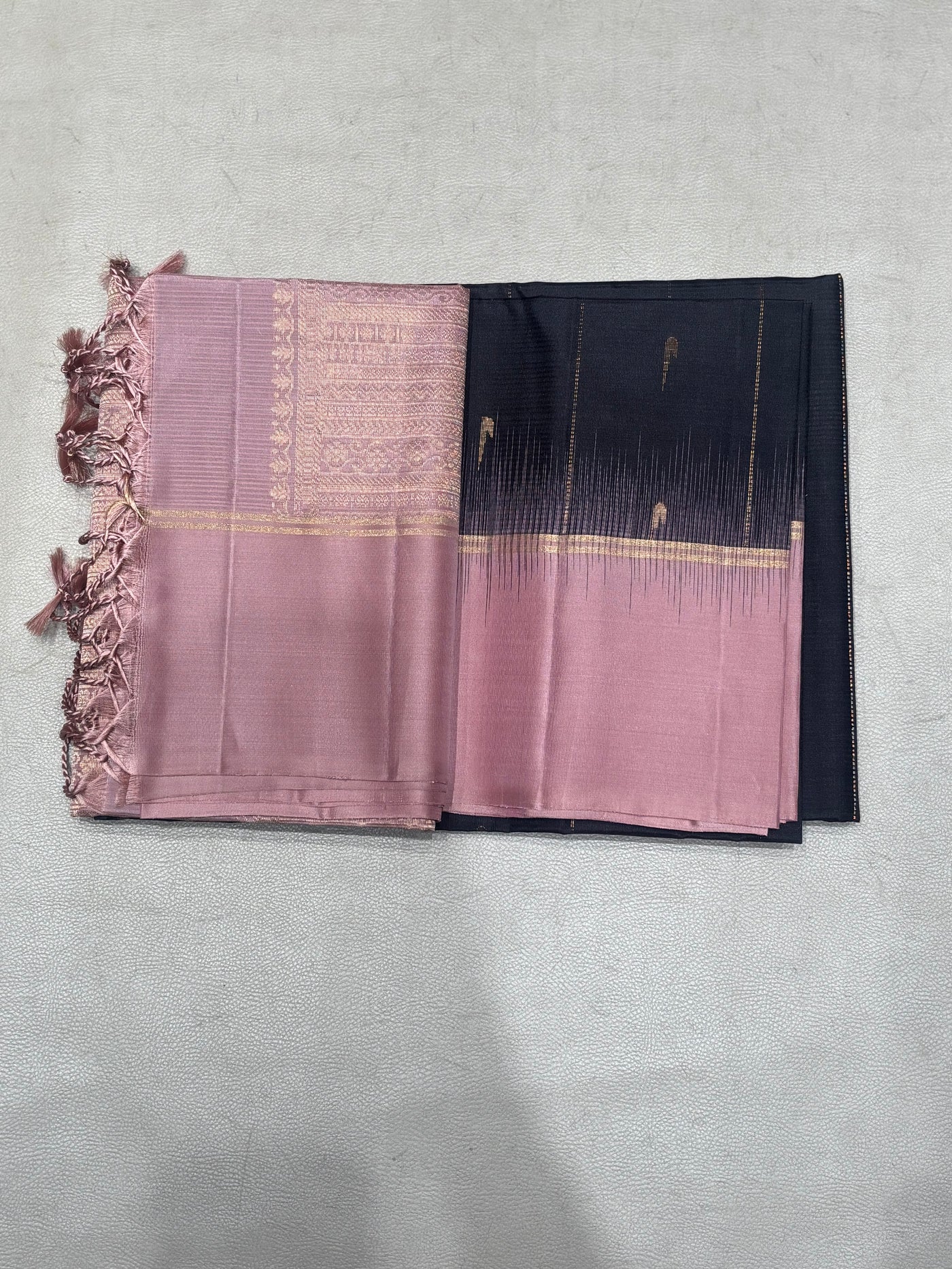 Leelavathi black handloom softsilk saree - Pure silk saree- contrast color