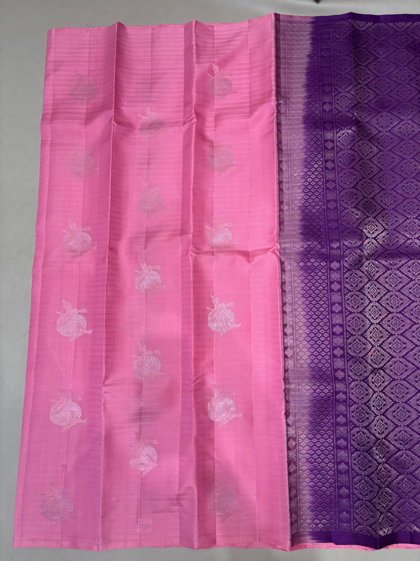 Izhana handloom softsilk saree - Pure silk saree