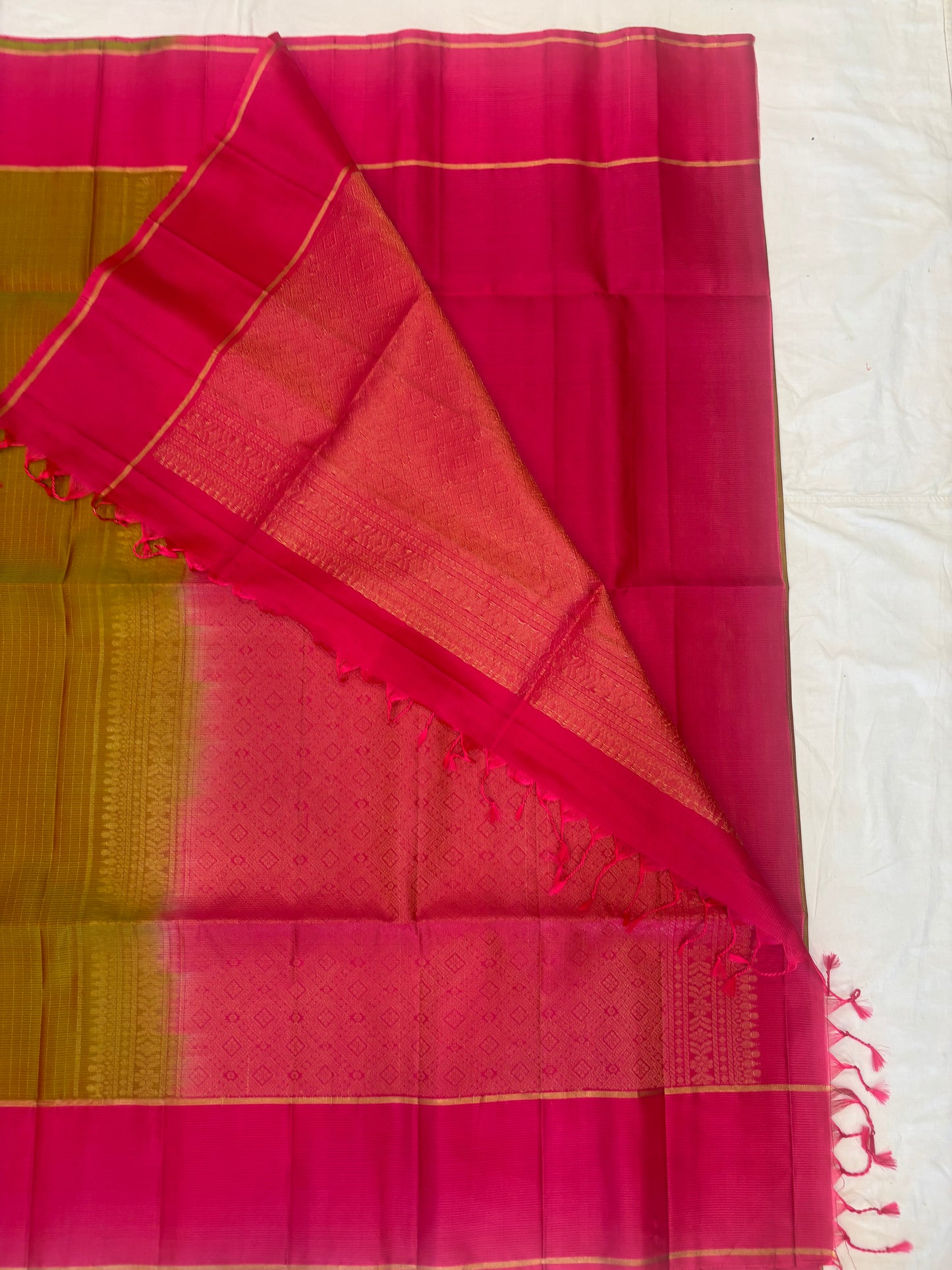 Iniyam handloom softsilk saree - Pure silk saree