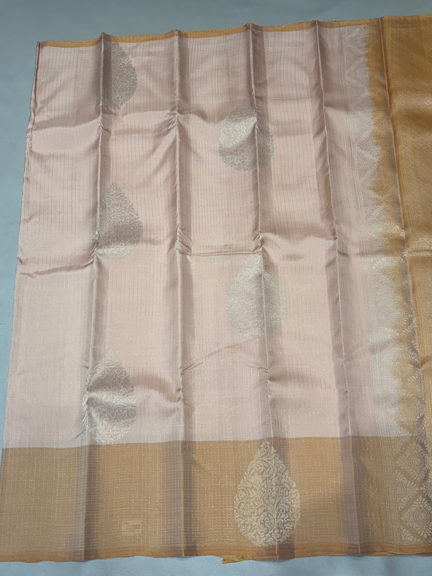 Vaidoori dusty peach handloom vaira oosi softsilk saree - Pure silk saree