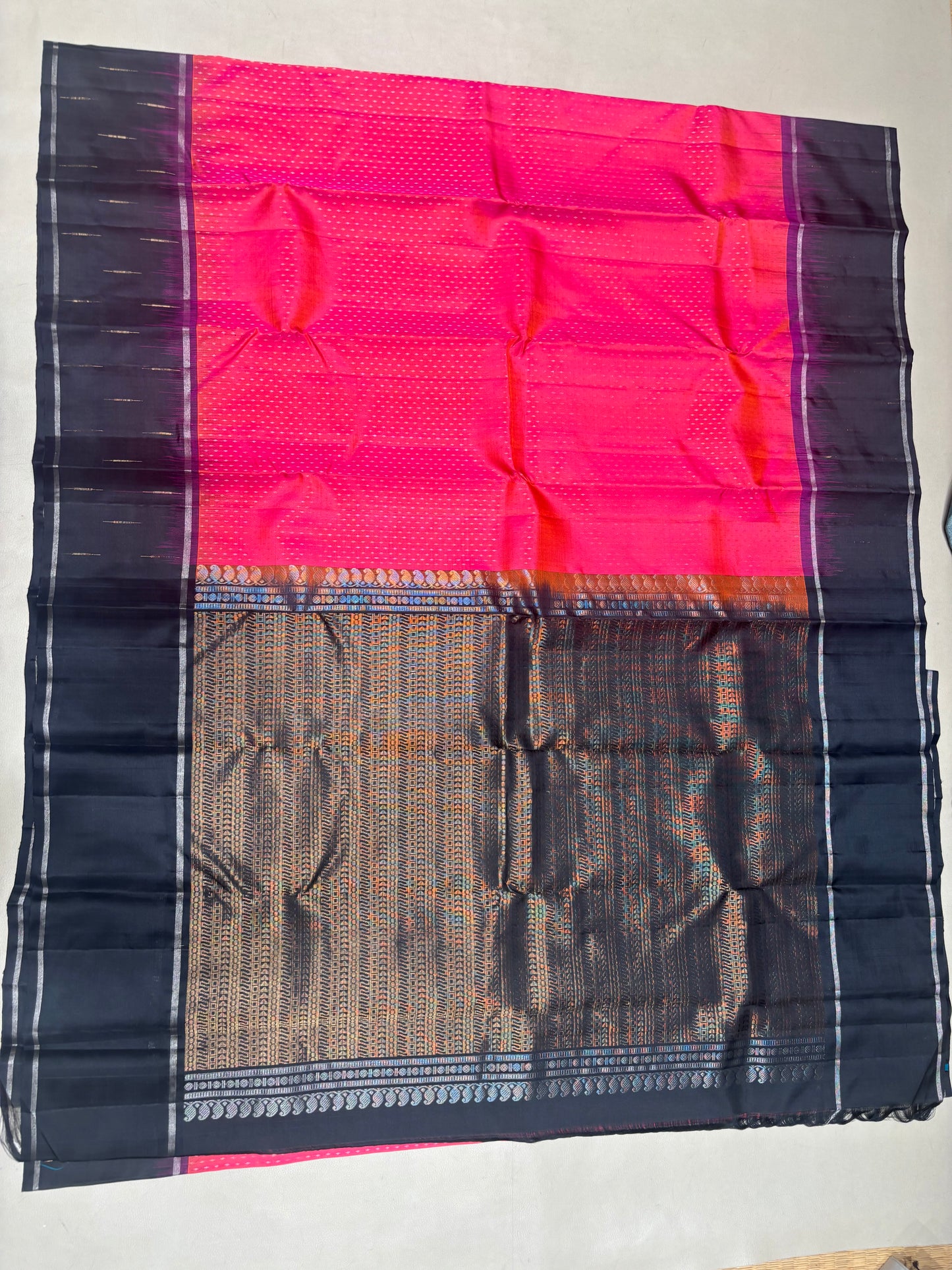 Melinam pink & black handloom softsilk saree - Pure silk saree