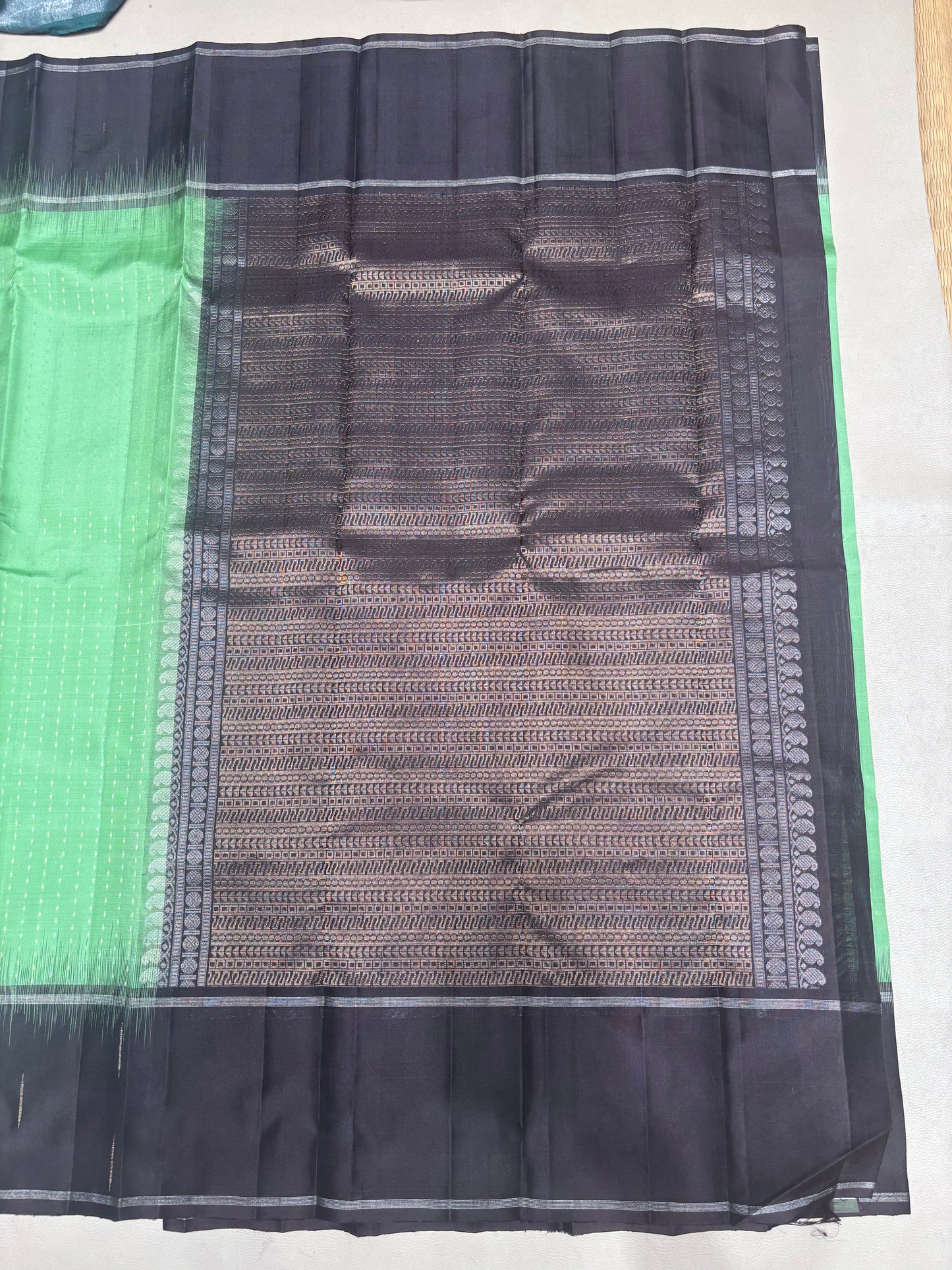 Melinam green & black handloom softsilk saree - Pure silk saree
